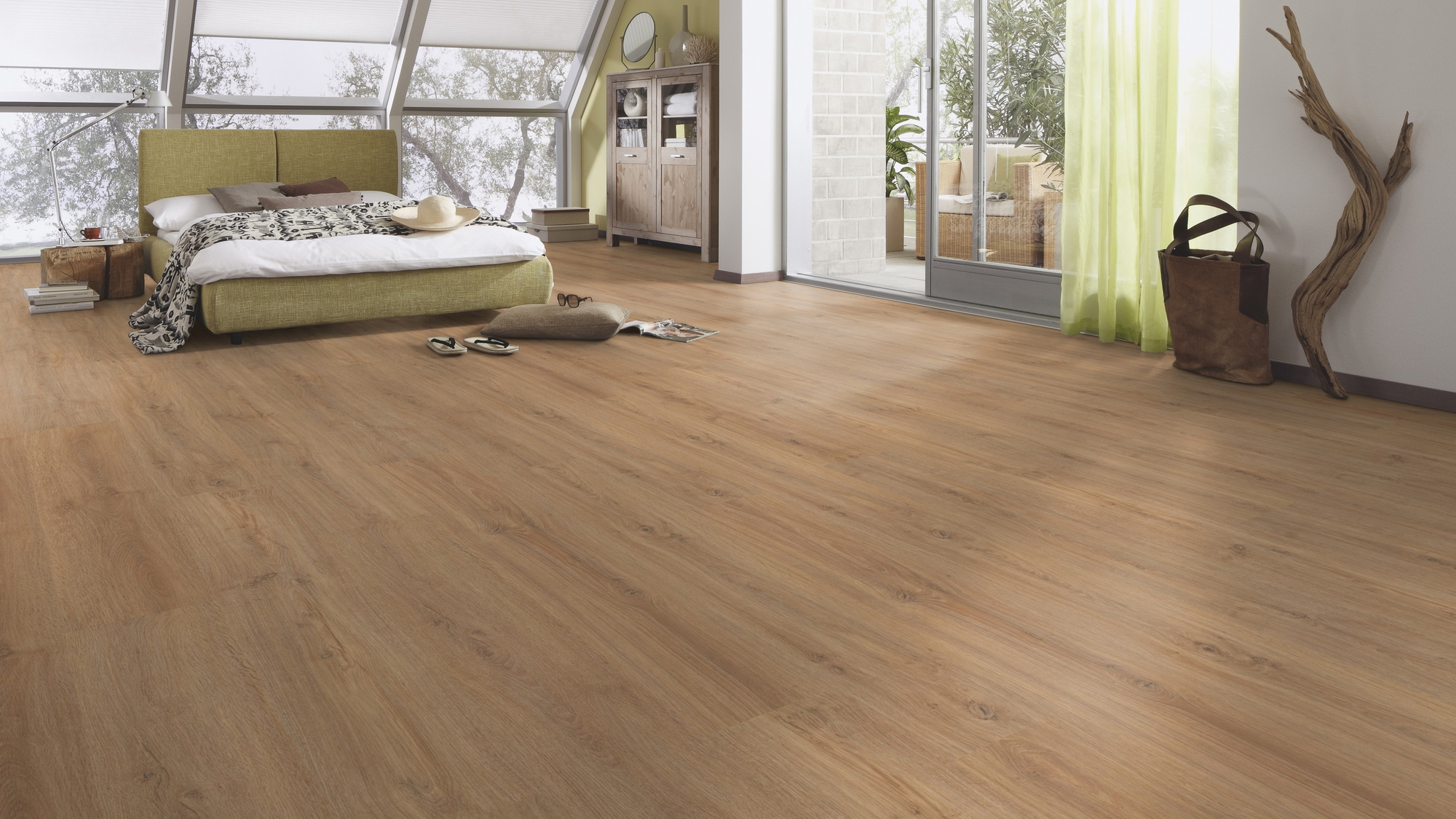 Milieubild Schlafzimmer im modernen Dachgeschoss - MEISTER Laminat LC 150 Eiche Nova Milieubild Schlafzimmer im modernen Dachgeschoss - MEISTER 600014-1288198-06413