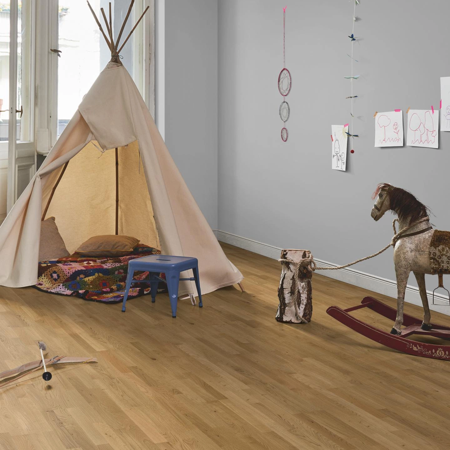 Milieubild Kinderzimmer in Stadtwohnung - Parador Parkett Classic 3060 Eiche astig Milieubild Kinderzimmer in Stadtwohnung - Parador 1518102