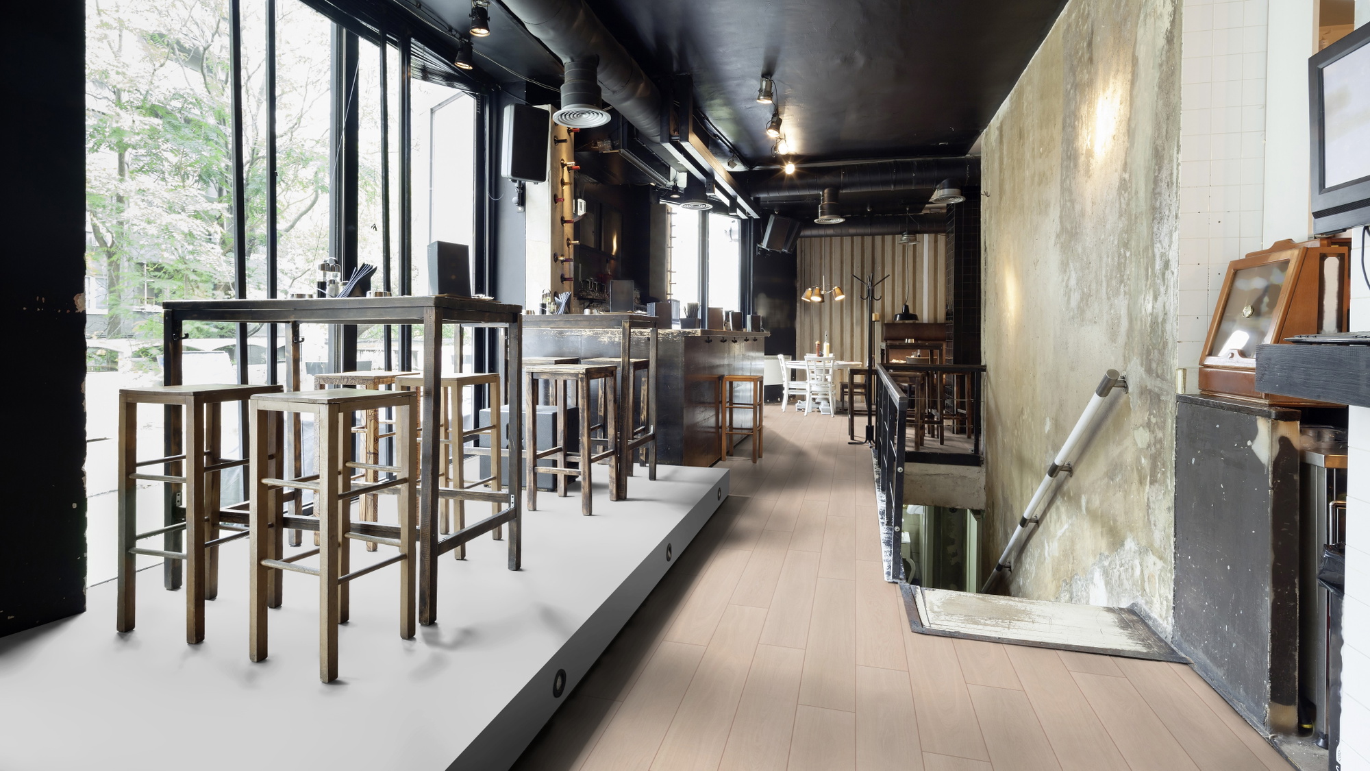 Milieubild Restaurant - Bar mit Tischen und Hockern - wineo Klick-Bioboden PURLINE wineo 1000 wood XL Calm Oak Bright Milieubild Restaurant - Bar mit Tischen und Hockern - wineo PLC305R