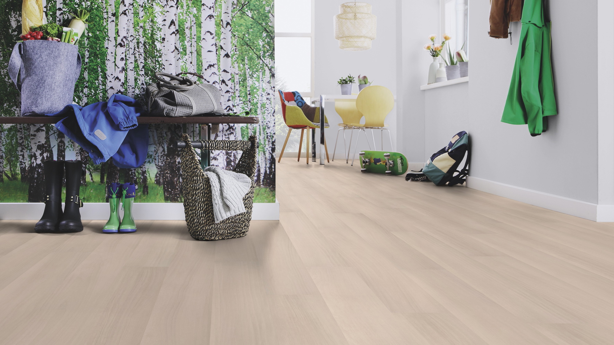 Milieubild Esszimmer mit Flur und Sitzbank - wineo HDF Klick-Bioboden PURLINE wineo 1000 wood L Light Maple Cream Milieubild Esszimmer mit Flur und Sitzbank - wineo MLP296R