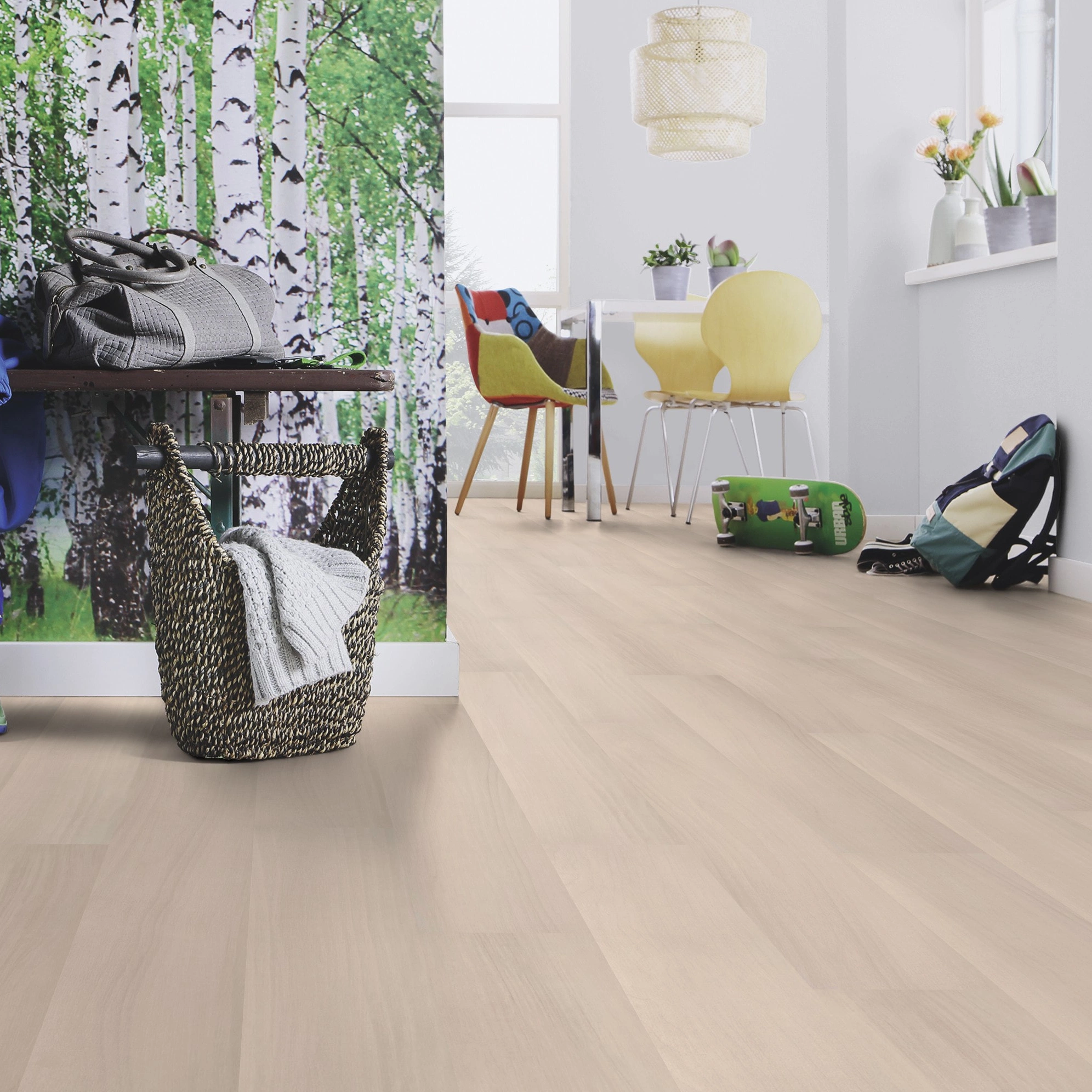 Milieubild Esszimmer mit Flur und Sitzbank - wineo HDF Klick-Bioboden PURLINE wineo 1000 wood L Light Maple Cream Milieubild Esszimmer mit Flur und Sitzbank - wineo MLP296R