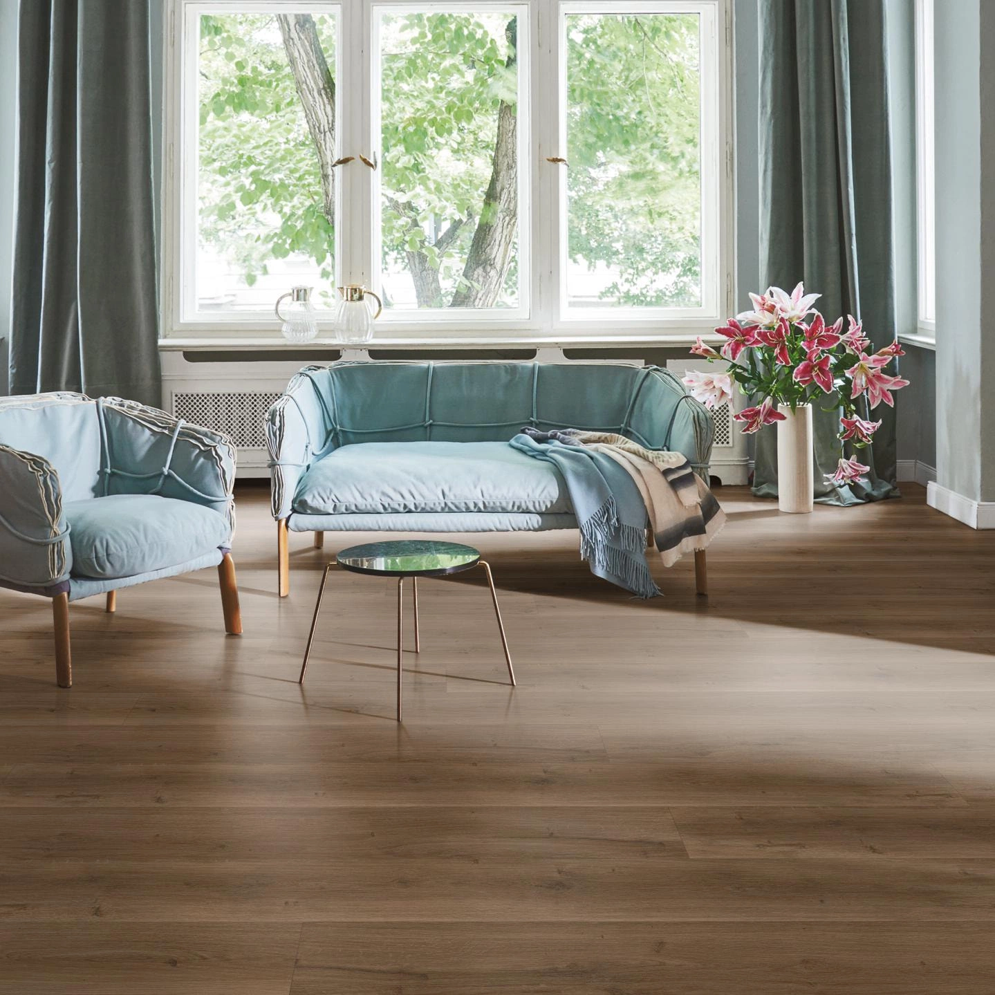 Milieubild Wohnzimmer in Stadtwohnung - Parador HDF Klick-Designboden Modular ONE Eiche Spirit geräuchert Milieubild Wohnzimmer in Stadtwohnung - Parador 1730809
