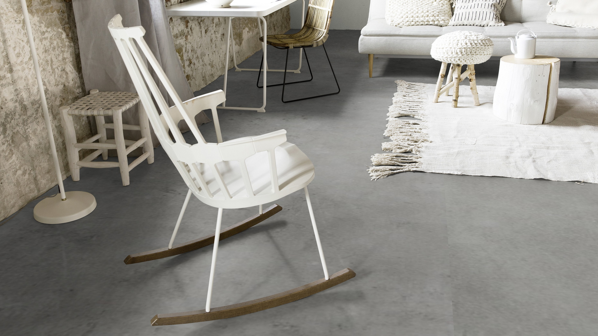 Milieubild Wohnzimmer mit Schaukelstuhl im skandinavischen Stil - Forbo Flooring 217638