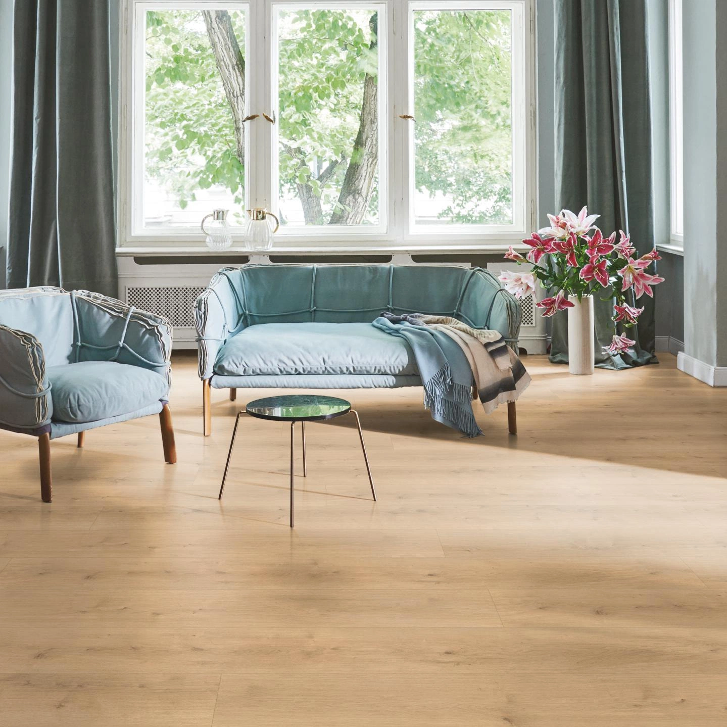 Milieubild Wohnzimmer in Stadtwohnung - Parador HDF Klick-Designboden Modular ONE Eiche Pure natur Milieubild Wohnzimmer in Stadtwohnung - Parador 1730802