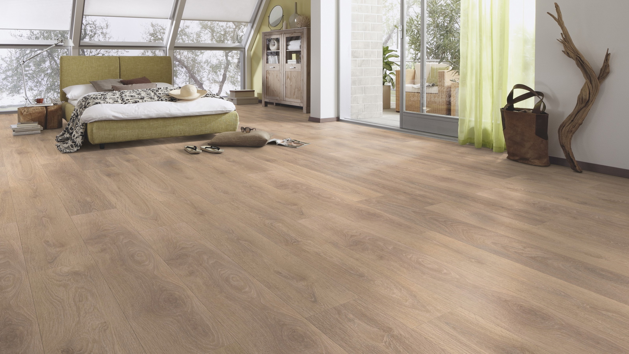 Milieubild Schlafzimmer im modernen Dachgeschoss - Meister Laminat LD 150 Eiche sand Milieubild Schlafzimmer im modernen Dachgeschoss - Meister 600017-1288198-07004