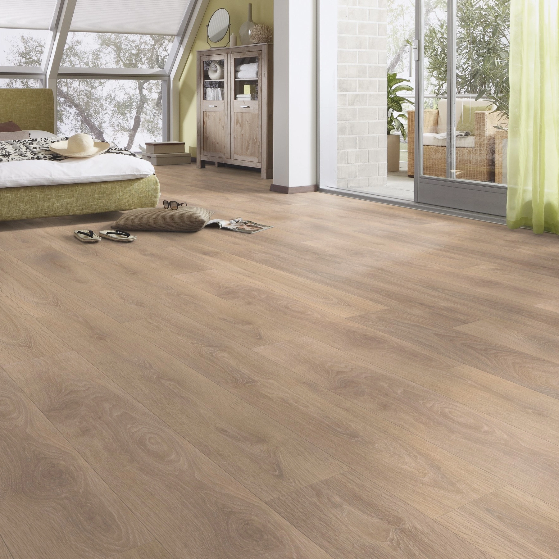 Milieubild Schlafzimmer im modernen Dachgeschoss - Meister Laminat LD 150 Eiche sand Milieubild Schlafzimmer im modernen Dachgeschoss - Meister 600017-1288198-07004