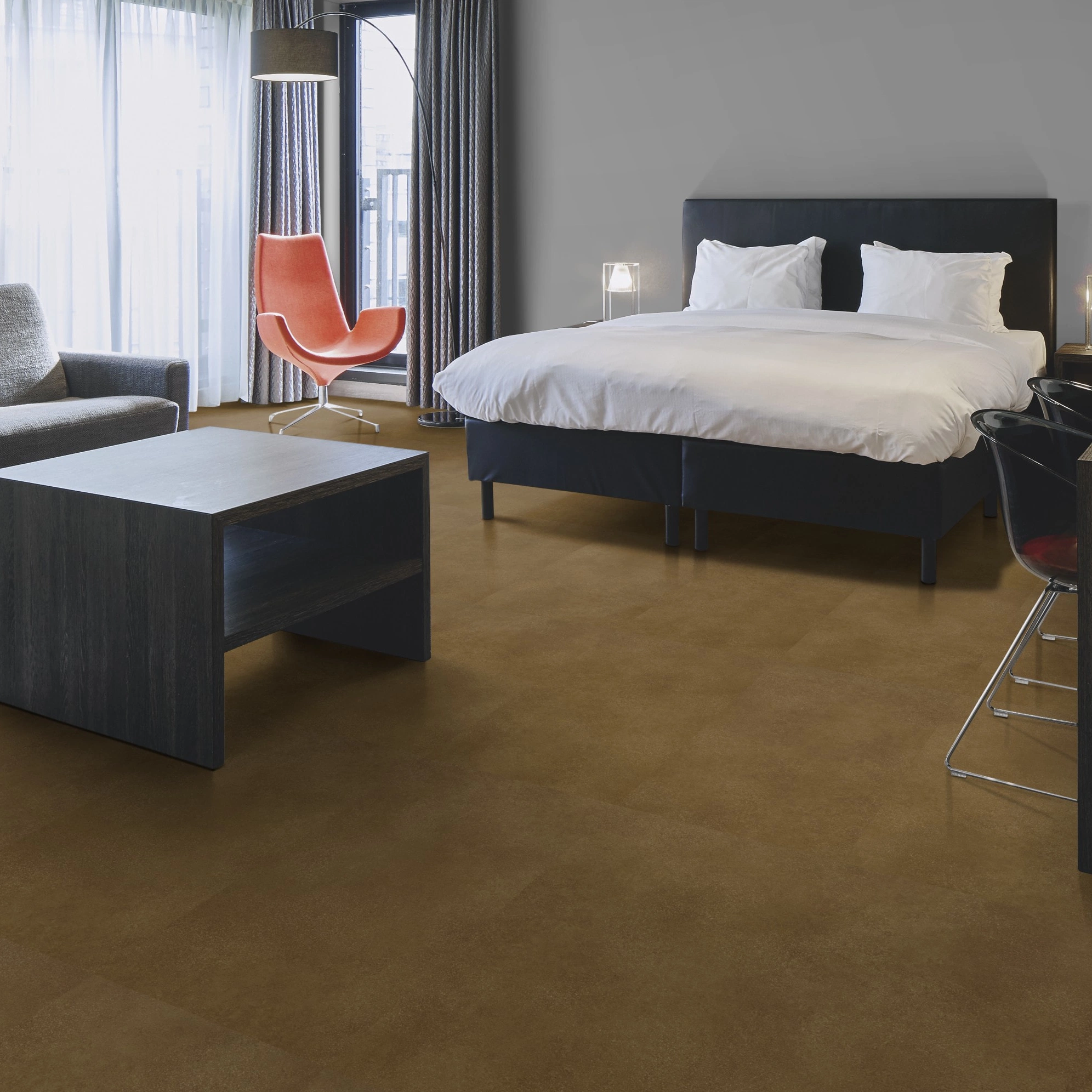 Milieubild Hotelzimmer mit Kingsize-Bett - Forbo Flooring Klebe-Vinyl Allura Dryback 0.55 Material Rust Speckled Ceramic Milieubild Hotelzimmer mit Kingsize-Bett - Forbo Flooring 243665
