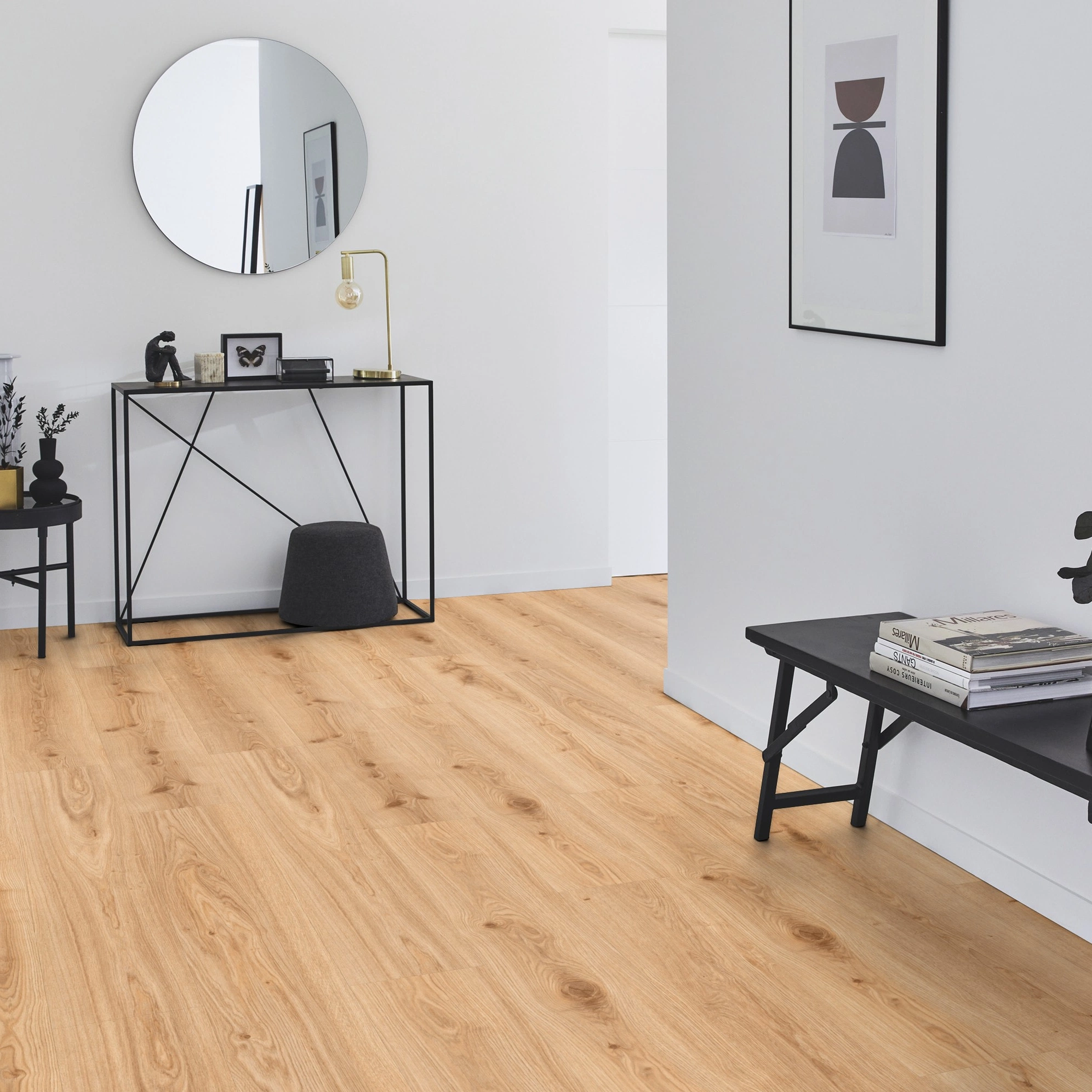 Milieubild Flur mit Sideboard und Spiegel - Tarkett Rigid Klick-Vinyl Essence Rigid 55 Primary Oak Light Brown Milieubild Flur mit Sideboard und Spiegel - Tarkett 260030005