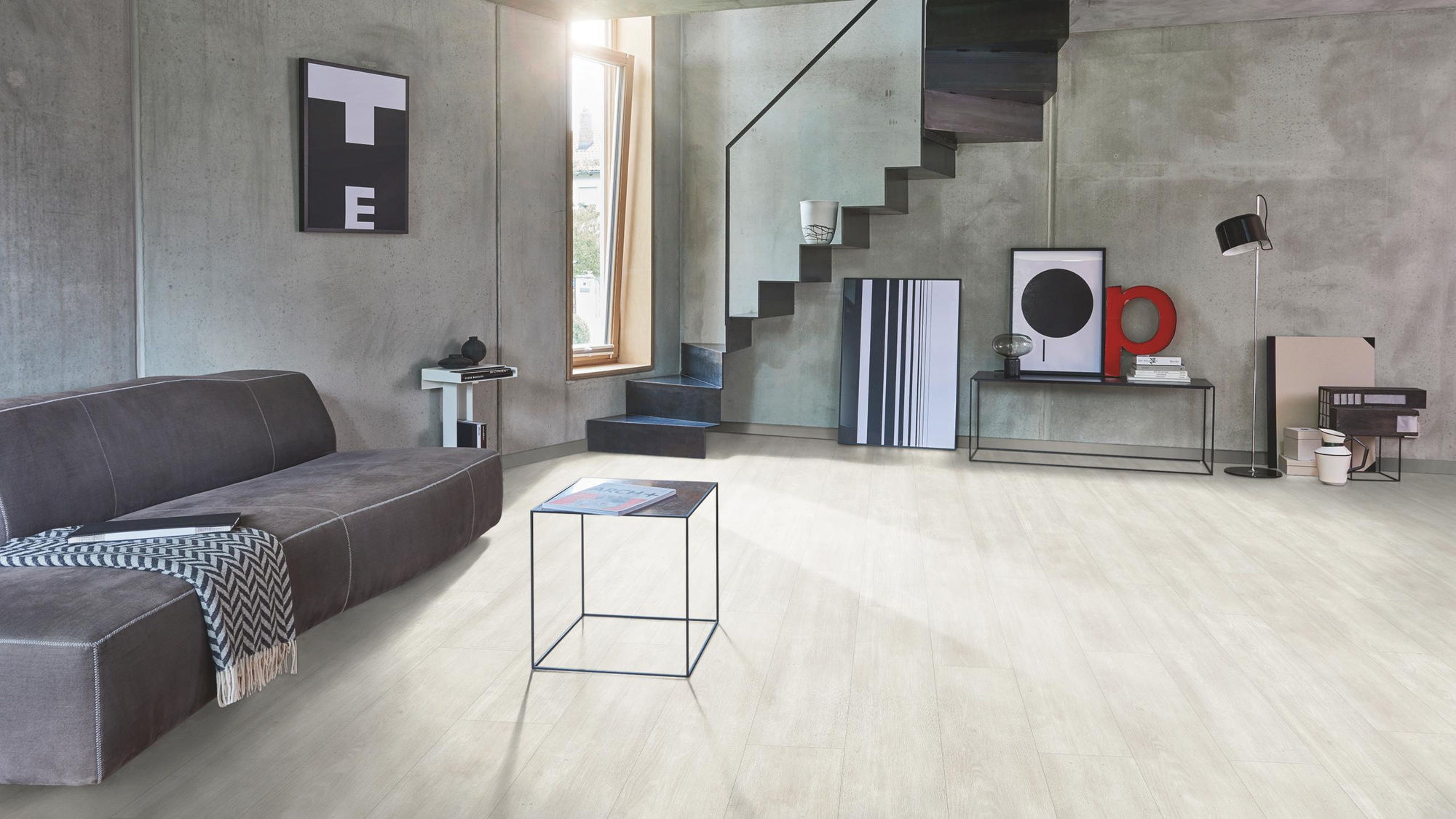 Milieubild Wohnzimmer im modernen Loft-Stil - Parador HDF Klick-Designboden Modular ONE Eiche Nordic weiß Milieubild Wohnzimmer im modernen Loft-Stil - Parador 1744547