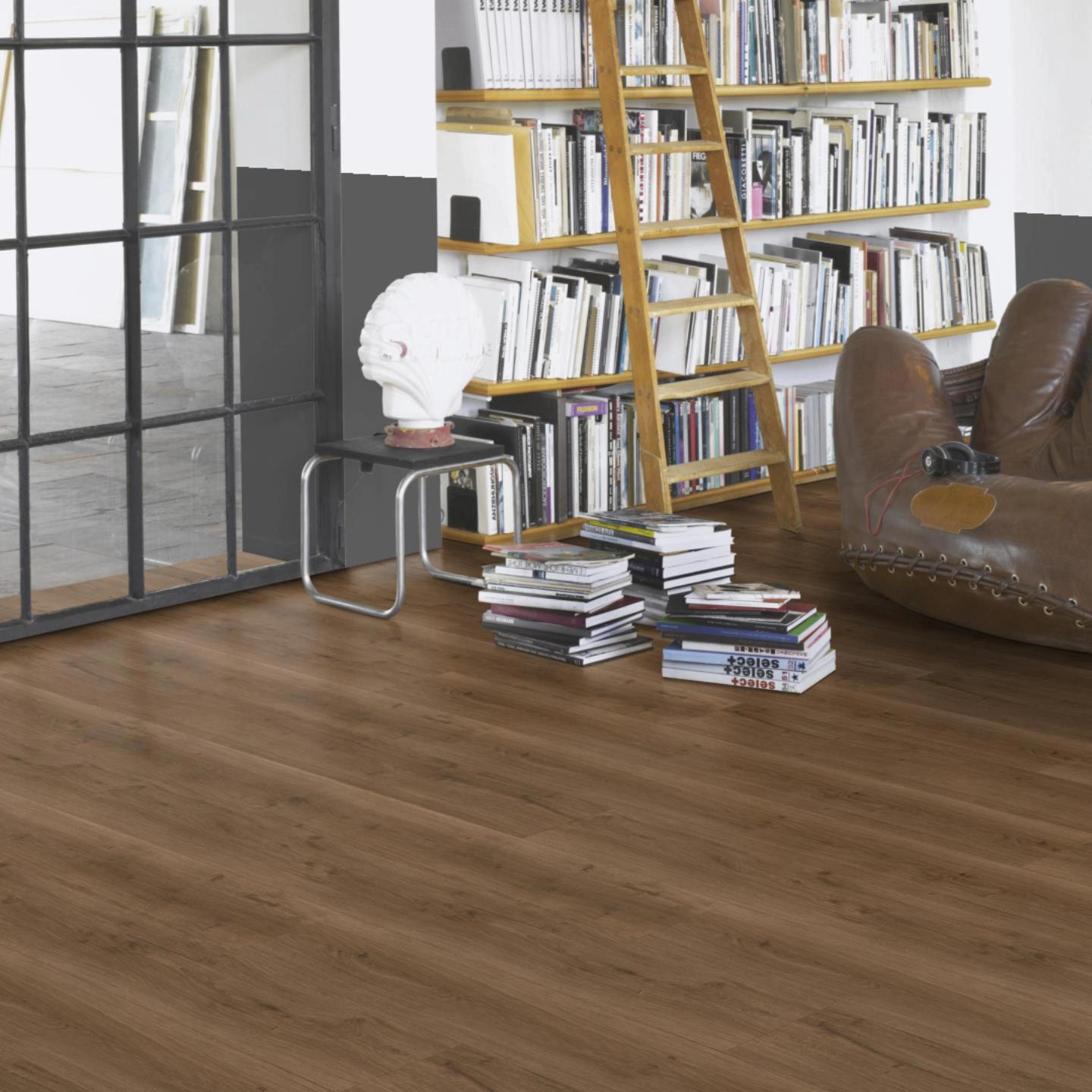 Milieubild Modernes Wohnzimmer mit Atelier - Parador HDF Klick-Designboden Modular ONE Eiche Spirit geräuchert Milieubild Modernes Wohnzimmer mit Atelier - Parador 1730809