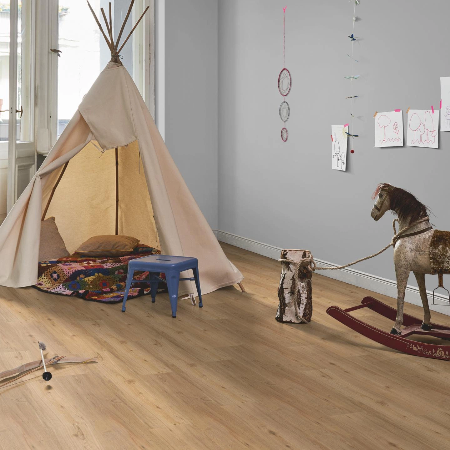 Milieubild Kinderzimmer in Stadtwohnung - Parador HDF Klick-Vinyl Basic 30 Eiche natur Milieubild Kinderzimmer in Stadtwohnung - Parador 1649299