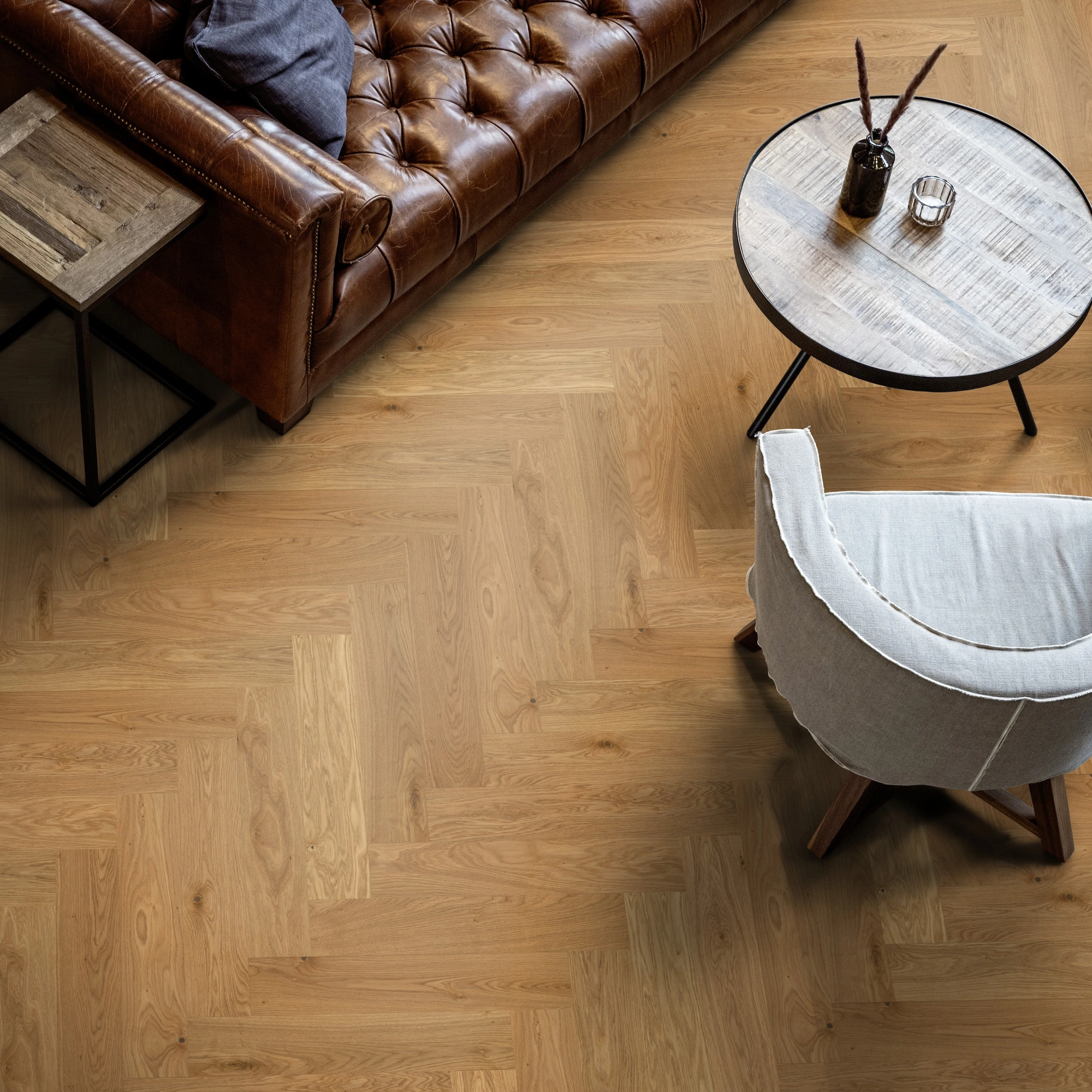 Milieubild Wohnzimmer mit Ledersofa - Blick von oben - ter Hürne Parkett Estate Collection OLIO Eiche Jordaan Milieubild Wohnzimmer mit Ledersofa - Blick von oben - ter Hürne 1101312669