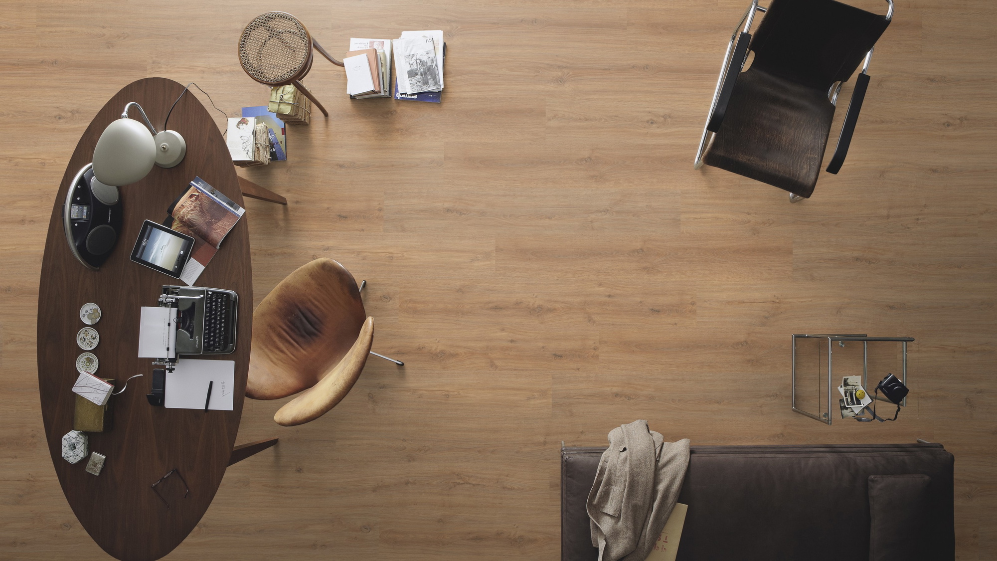 Milieubild Büro mit ovalem Tisch - Draufsicht - MEISTER Laminat LC 150 Eiche Nova Milieubild Büro mit ovalem Tisch - Draufsicht - MEISTER 600014-1288198-06413