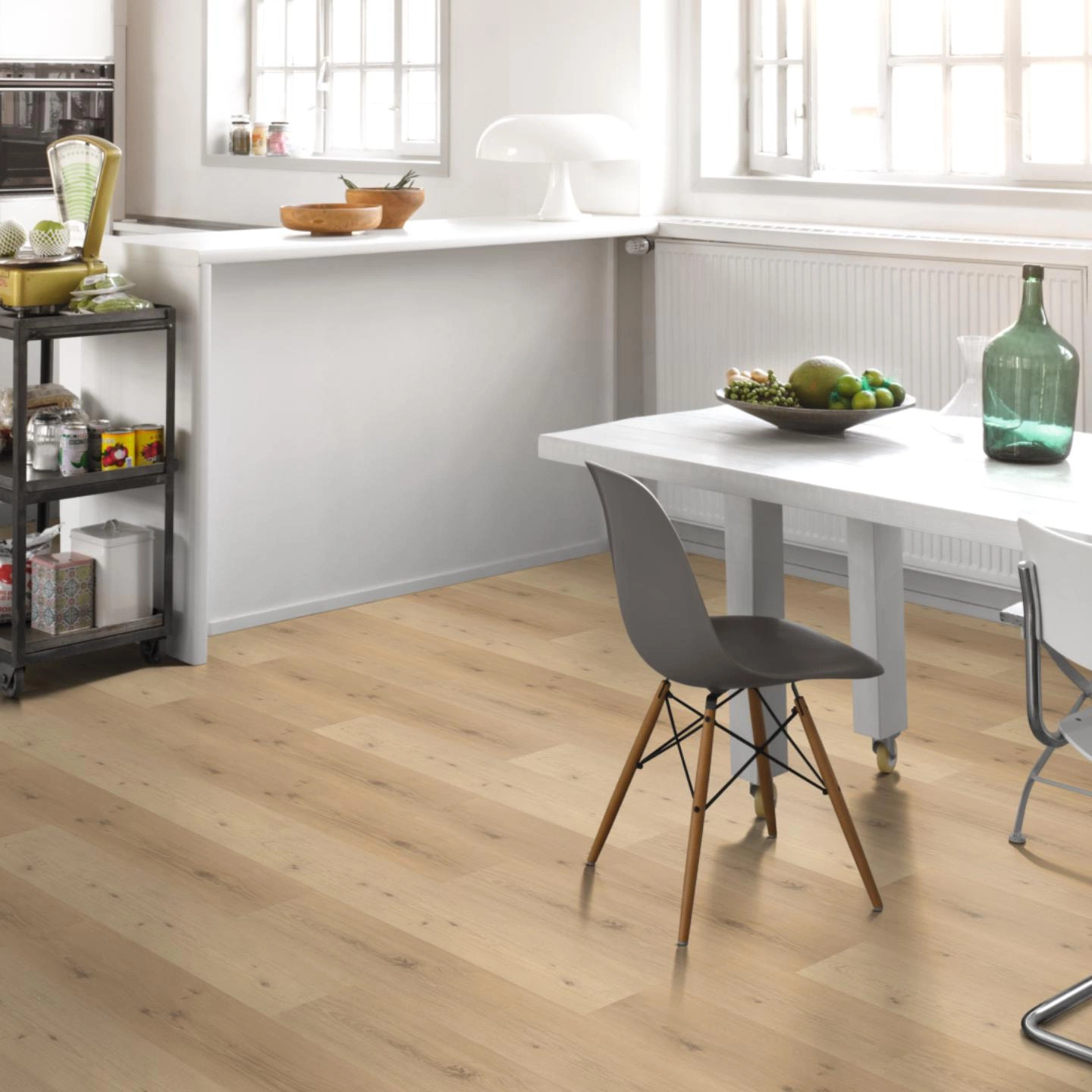 Milieubild Küche mit Essbereich - Parador HDF Klick-Vinyl Classic 2030 Eiche Natural Mix hell Milieubild Küche mit Essbereich - Parador 1730639