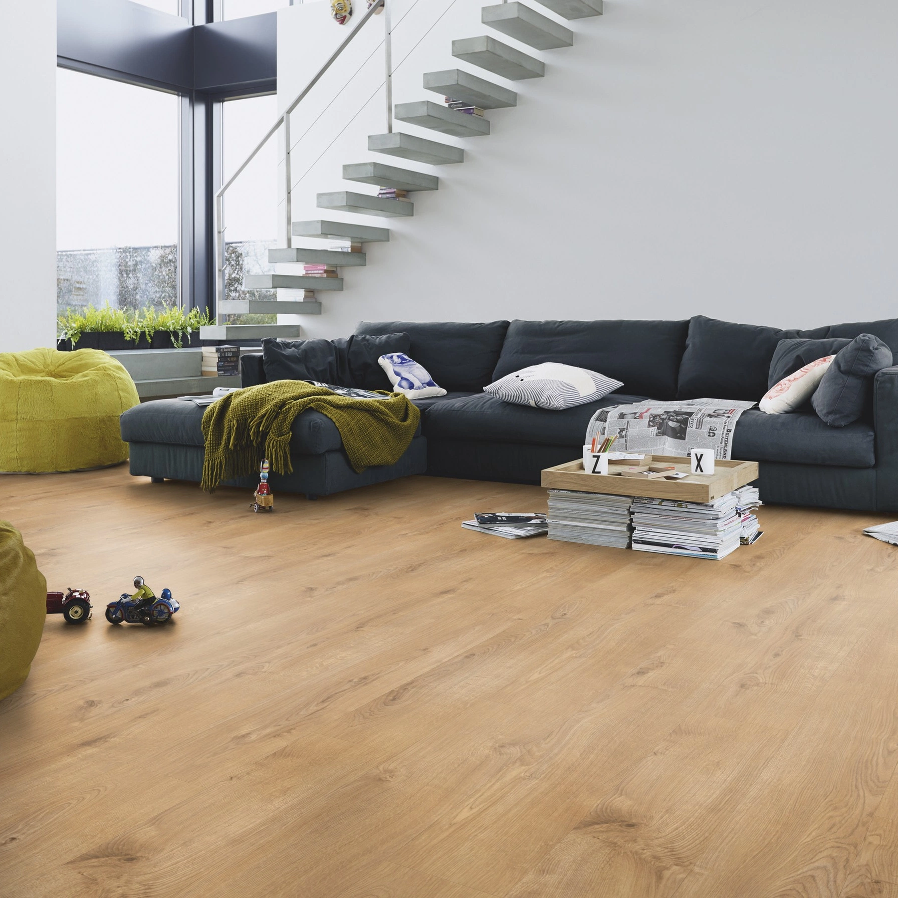 Milieubild Modernes Wohnzimmer mit Kamin - MEISTER Laminat LD 55 Villa Oak Milieubild Modernes Wohnzimmer mit Kamin - MEISTER 600015-1288198-07016