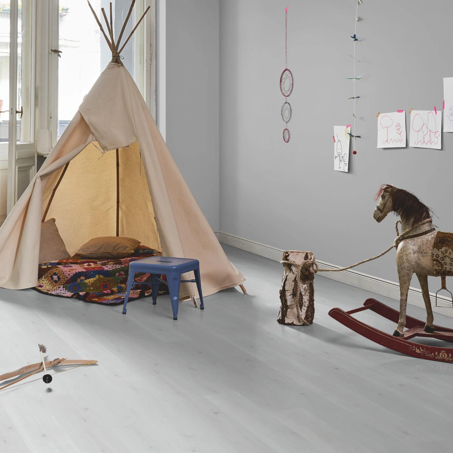 Milieubild Kinderzimmer in Stadtwohnung - Parador Laminat Basic 400 Eiche Natural Mix kristallweiß Milieubild Kinderzimmer in Stadtwohnung - Parador 1748180