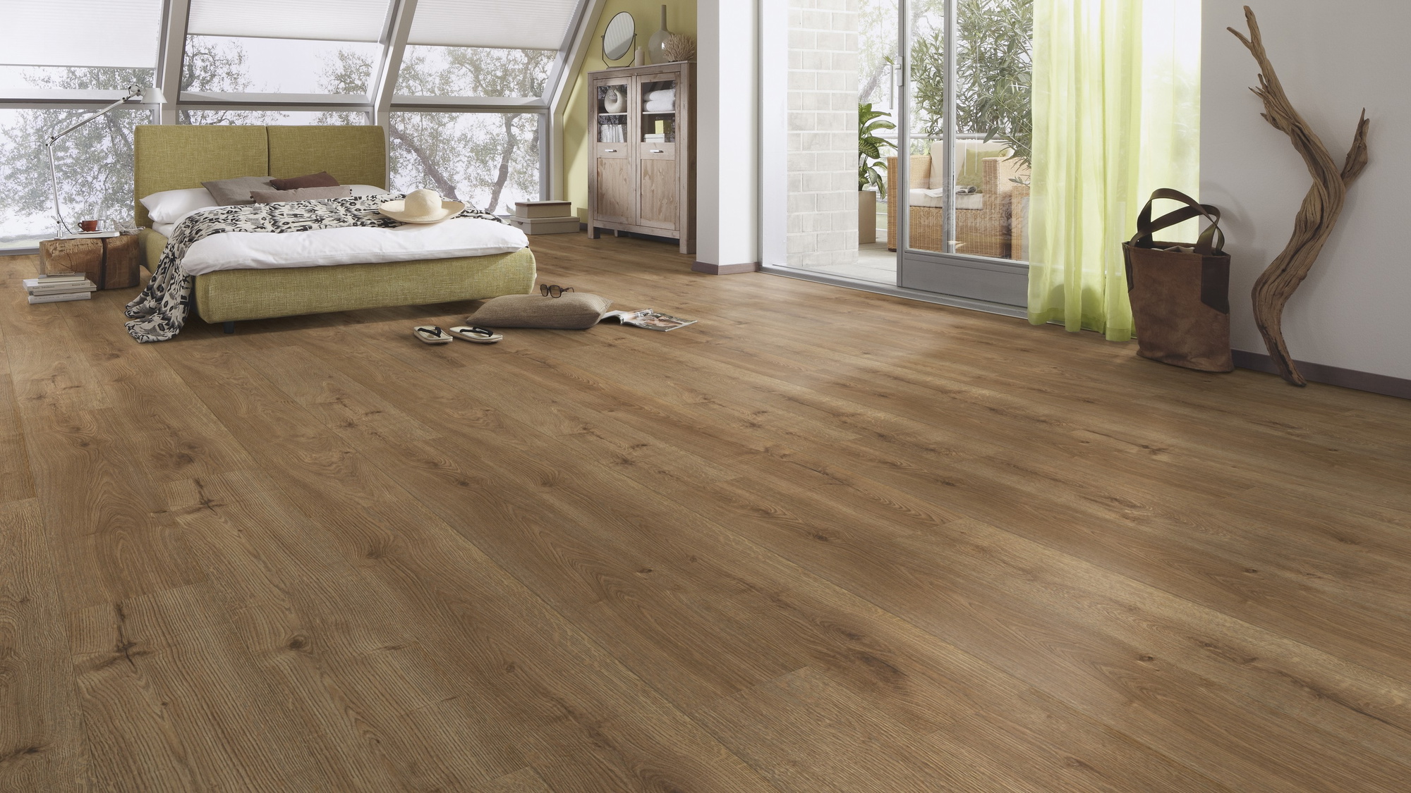 Milieubild Schlafzimmer im modernen Dachgeschoss - Meister Laminat LD 150 Eiche Bernstein Milieubild Schlafzimmer im modernen Dachgeschoss - Meister 600017-1288198-07002