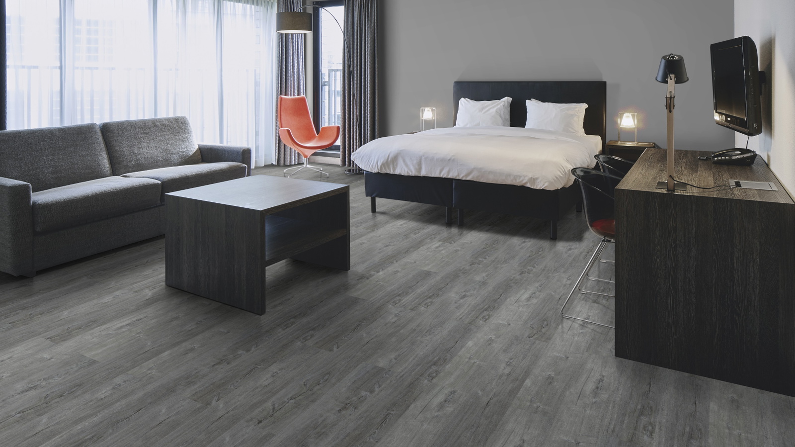 Milieubild Hotelzimmer mit Kingsize-Bett - Forbo Flooring 217626
