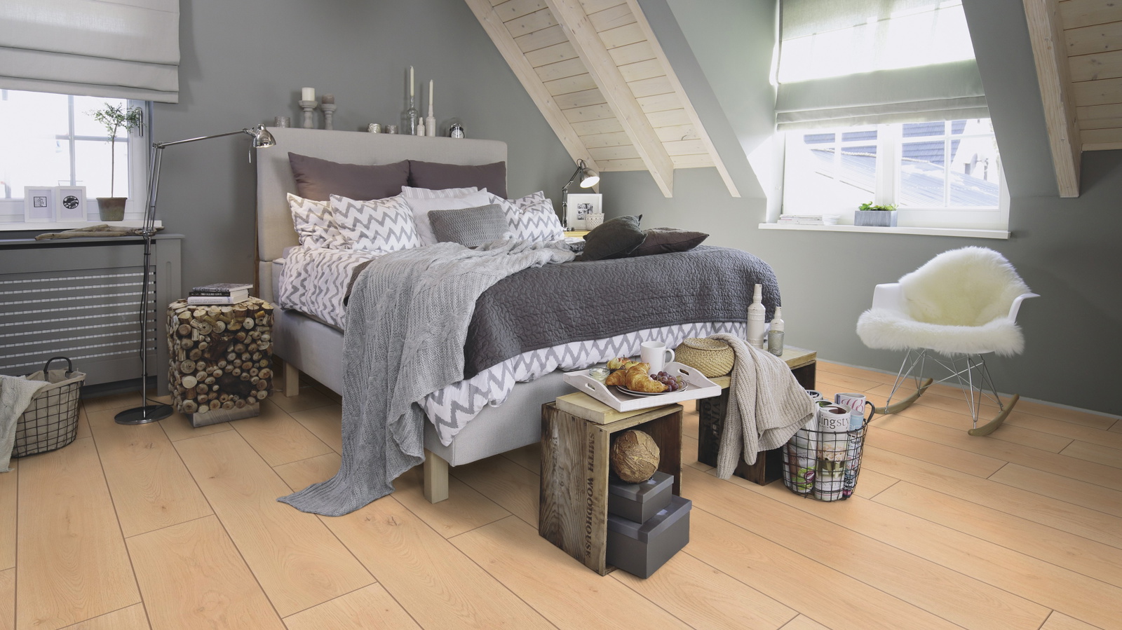 Milieubild Schlafzimmer im modernen Dachgeschoss - wineo PLC310R