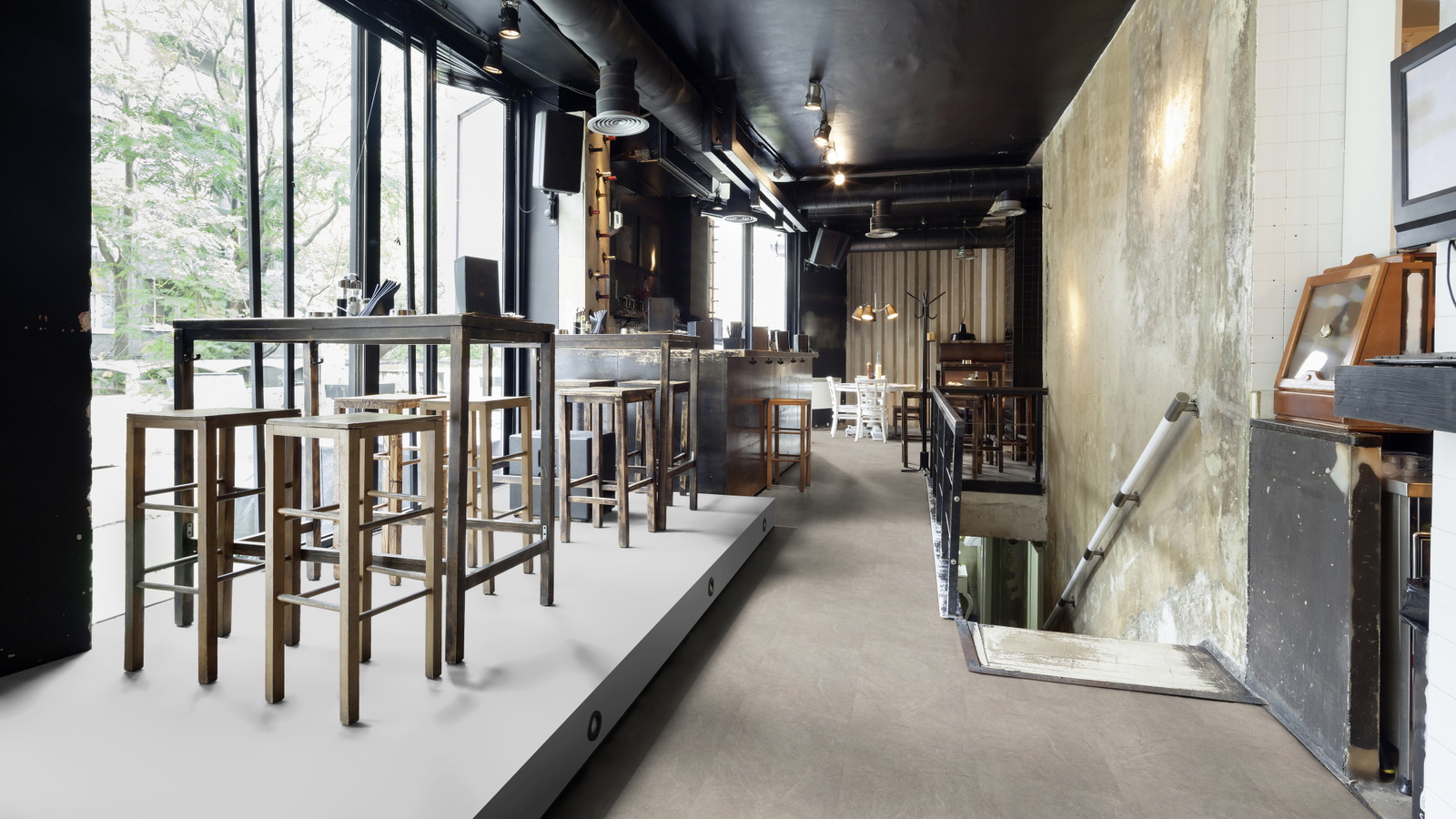 Milieubild Restaurant - Bar mit Tischen und Hockern - wineo PL15410SXL