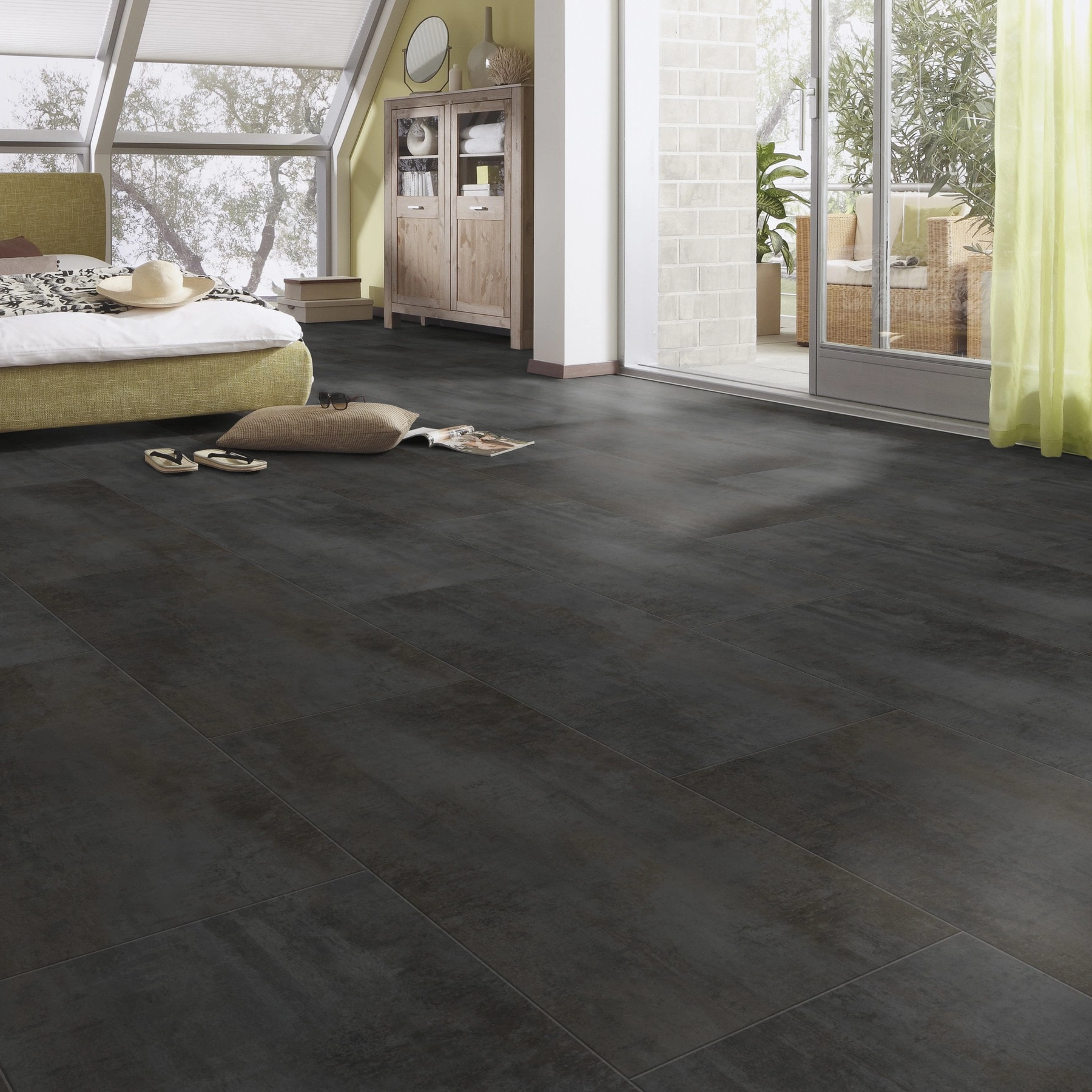 Milieubild Schlafzimmer im modernen Dachgeschoss - MEISTER Laminat LB 150 Copper Iron Milieubild Schlafzimmer im modernen Dachgeschoss - MEISTER 600003-0857398-06857