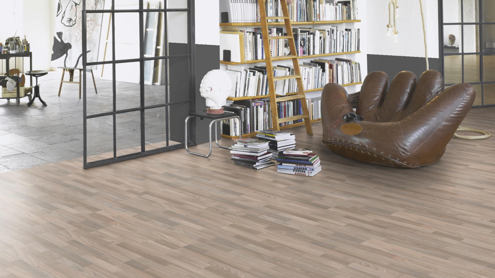 Milieubild Modernes Wohnzimmer mit Atelier - Parador 1426506