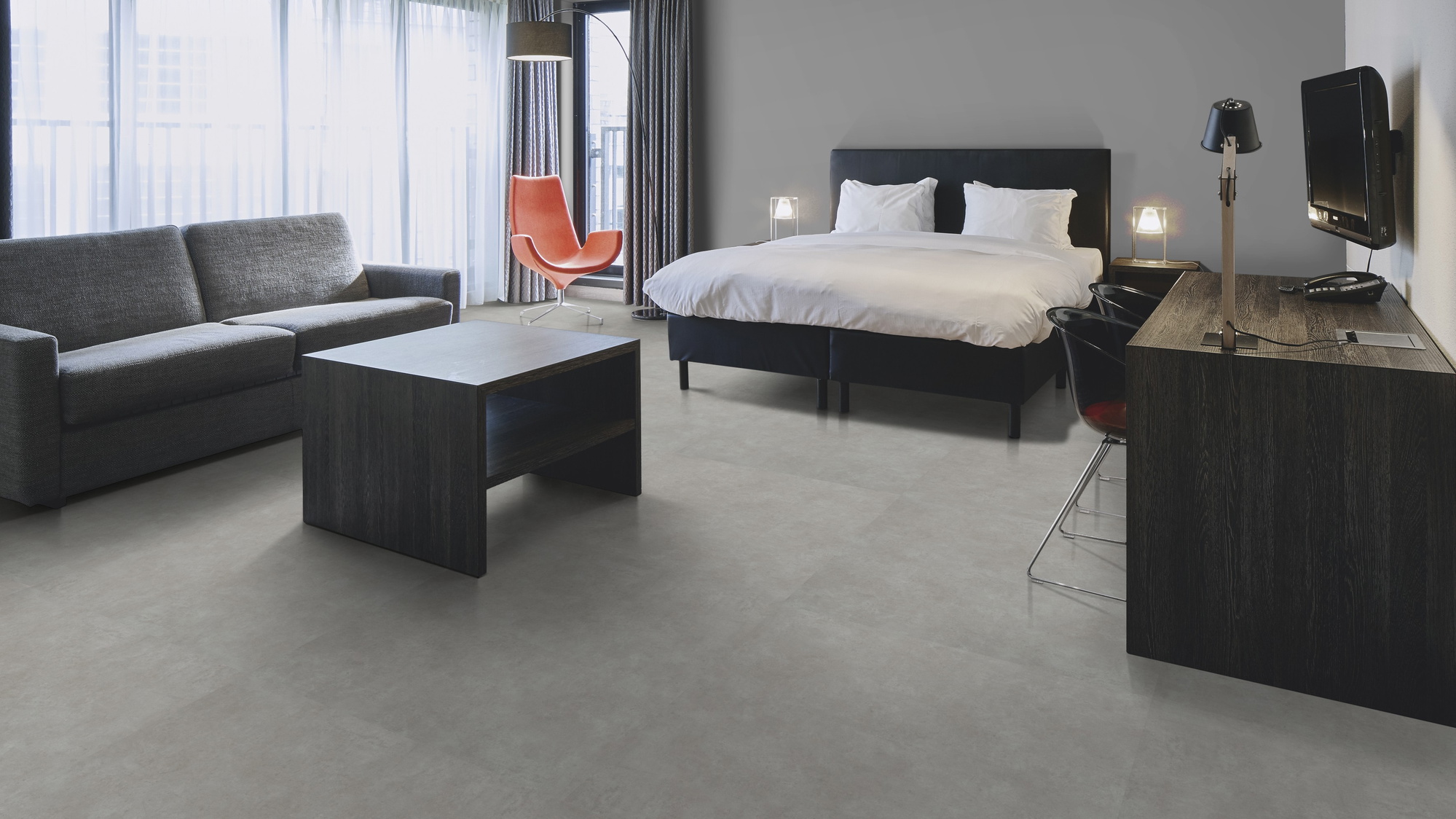 Milieubild Hotelzimmer mit Kingsize-Bett - Forbo Flooring 220186