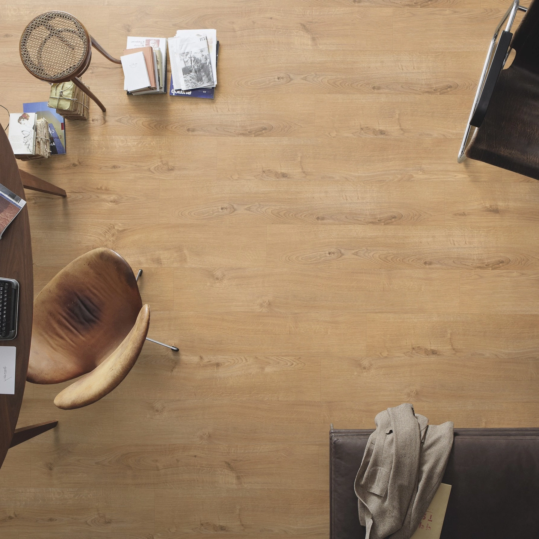 Milieubild Büro mit ovalem Tisch - Draufsicht - MEISTER Laminat LD 55 Villa Oak Milieubild Büro mit ovalem Tisch - Draufsicht - MEISTER 600015-1288198-07016