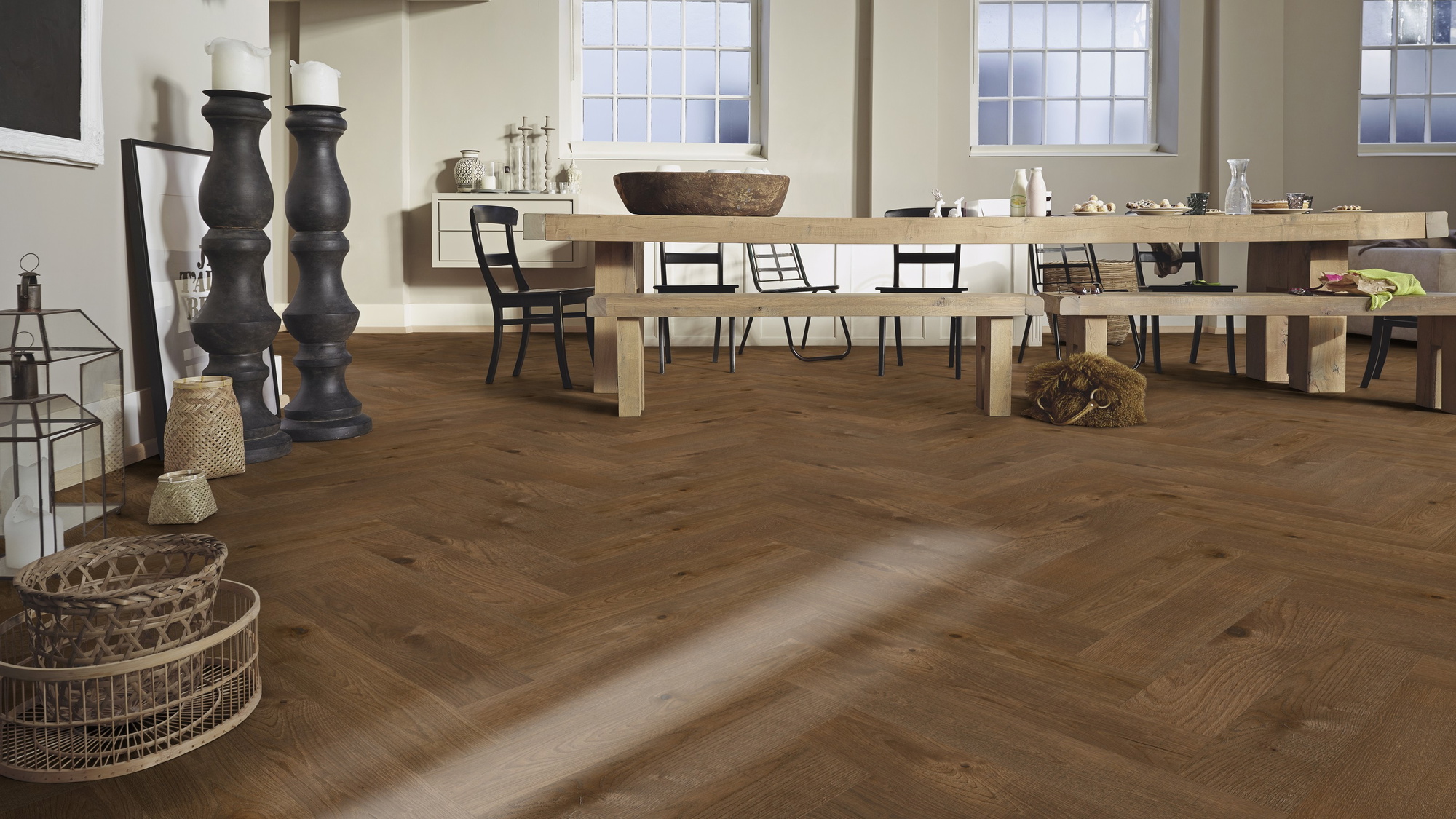 Milieubild Esszimmer mit großem Tisch - MEISTER Holzboden HS 500 Lindura Eiche classic olivgrau Milieubild Esszimmer mit großem Tisch - MEISTER 500010-0700140-08926