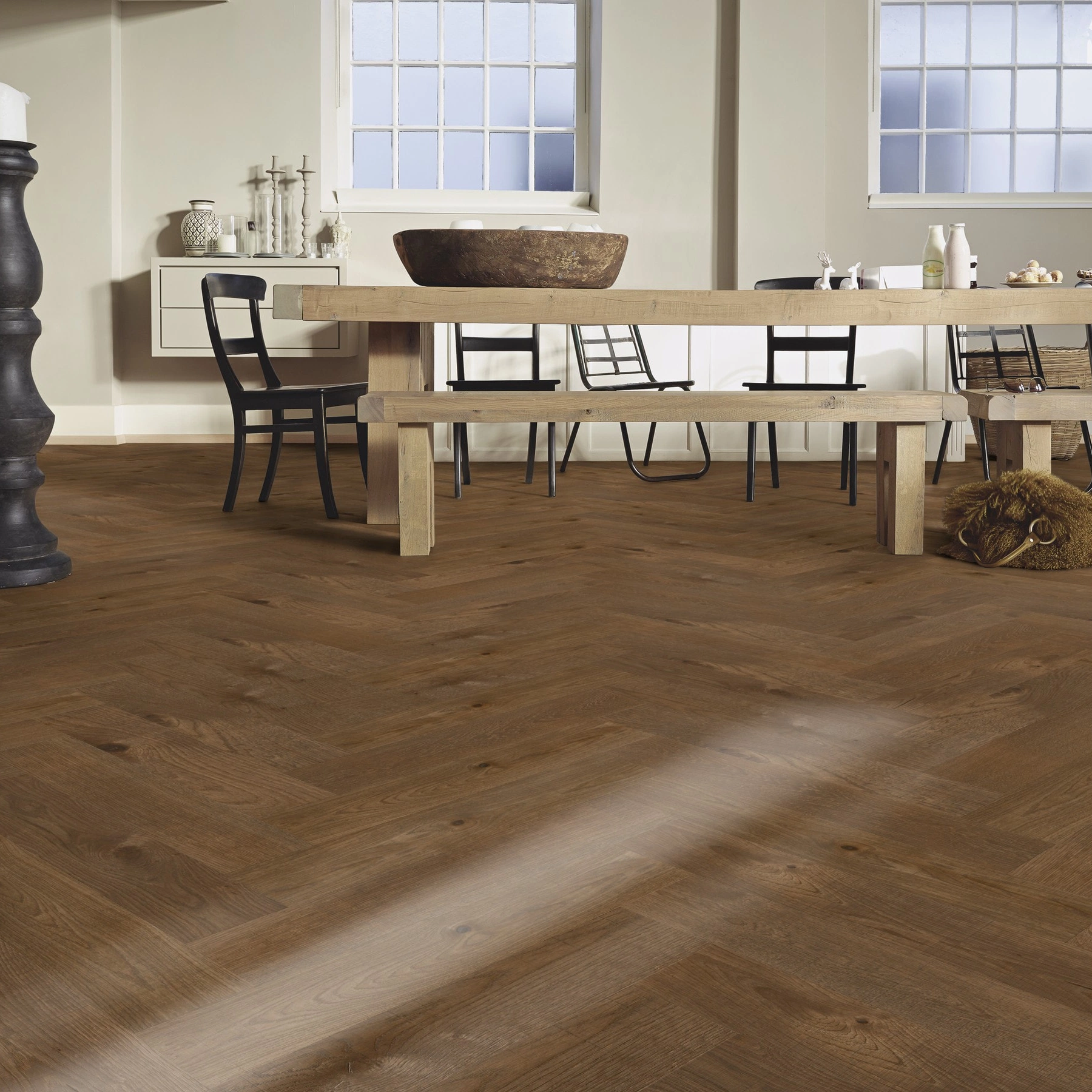 Milieubild Esszimmer mit großem Tisch - MEISTER Holzboden HS 500 Lindura Eiche classic olivgrau Milieubild Esszimmer mit großem Tisch - MEISTER 500010-0700140-08926