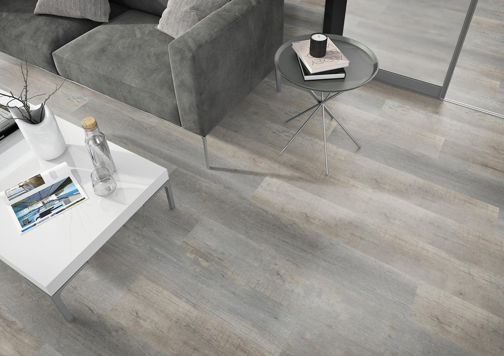 Milieubild Wohnzimmer - Sofa mit Beistelltisch und Glastür - nexflor Rigid Klick-Vinyl Apollo Click Collection Argos Oak Milieubild Wohnzimmer - Sofa mit Beistelltisch und Glastür - nexflor NXF-60030-011