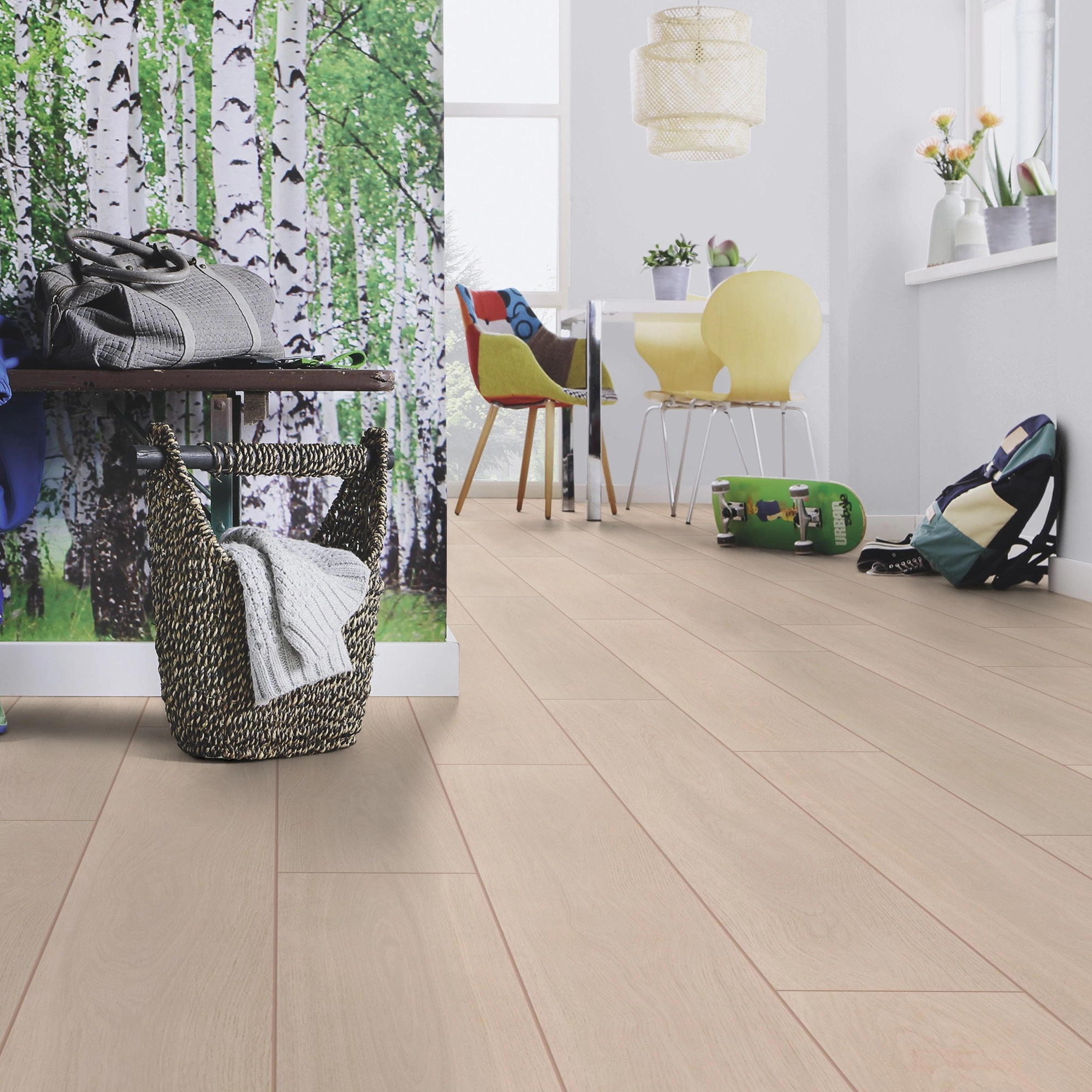Milieubild Esszimmer mit Flur und Sitzbank - wineo Klick-Bioboden PURLINE wineo 1000 wood XL Calm Oak Bright Milieubild Esszimmer mit Flur und Sitzbank - wineo PLC305R