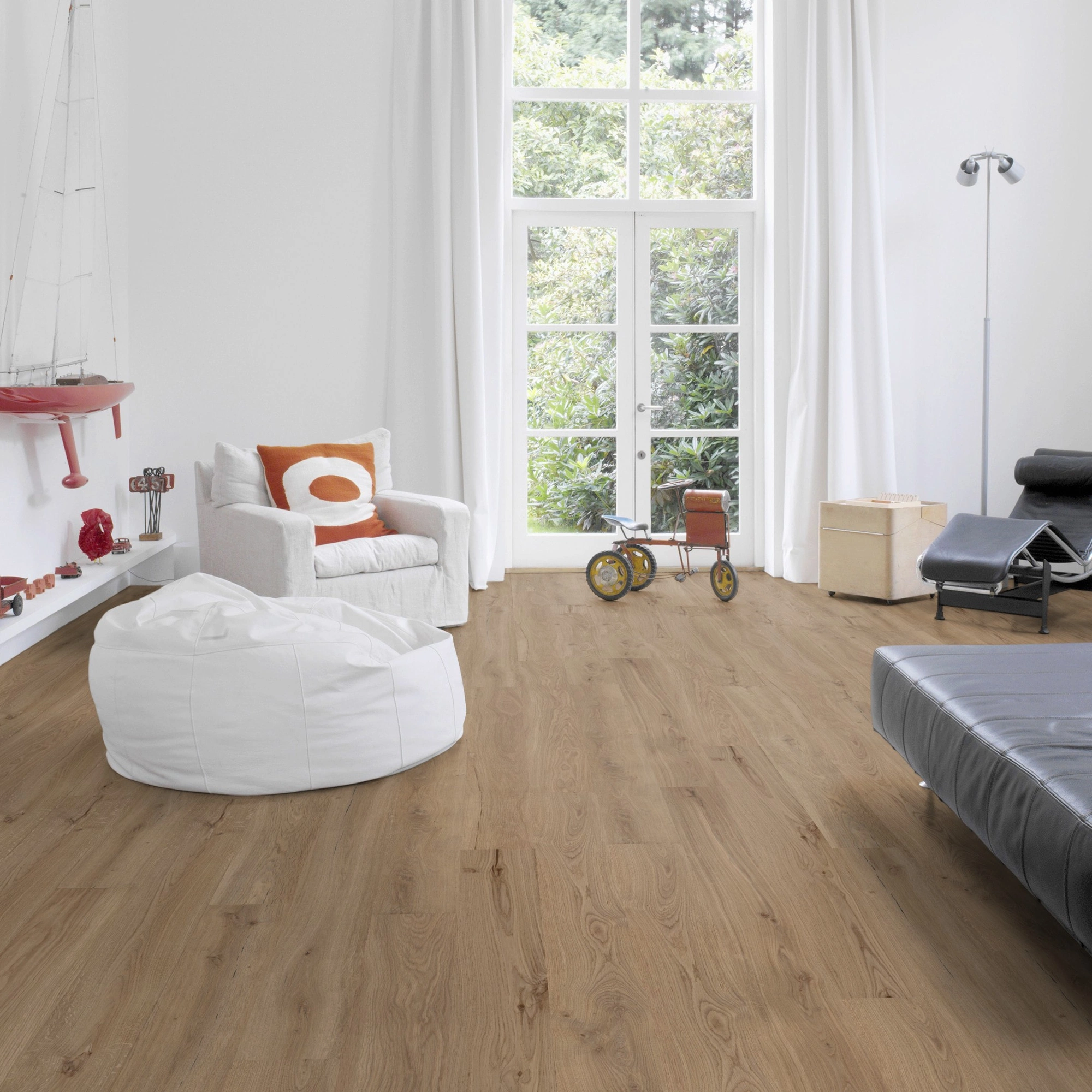 Milieubild Altbau-Wohnzimmer mit Kamin - Wicanders Wise HDF Klick-Designboden wood Natural XL Dakota Oak Milieubild Altbau-Wohnzimmer mit Kamin - Wicanders Wise 80003661