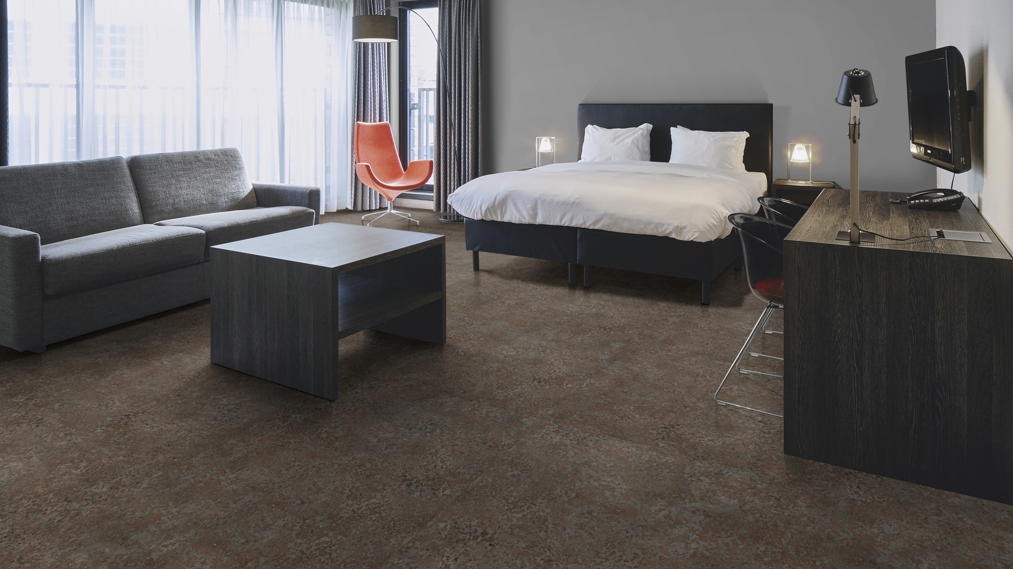 Milieubild Hotelzimmer mit Kingsize-Bett - Forbo Flooring Klebe-Vinyl Allura Dryback 0.55 Material Oxidized Strata Milieubild Hotelzimmer mit Kingsize-Bett - Forbo Flooring 243663
