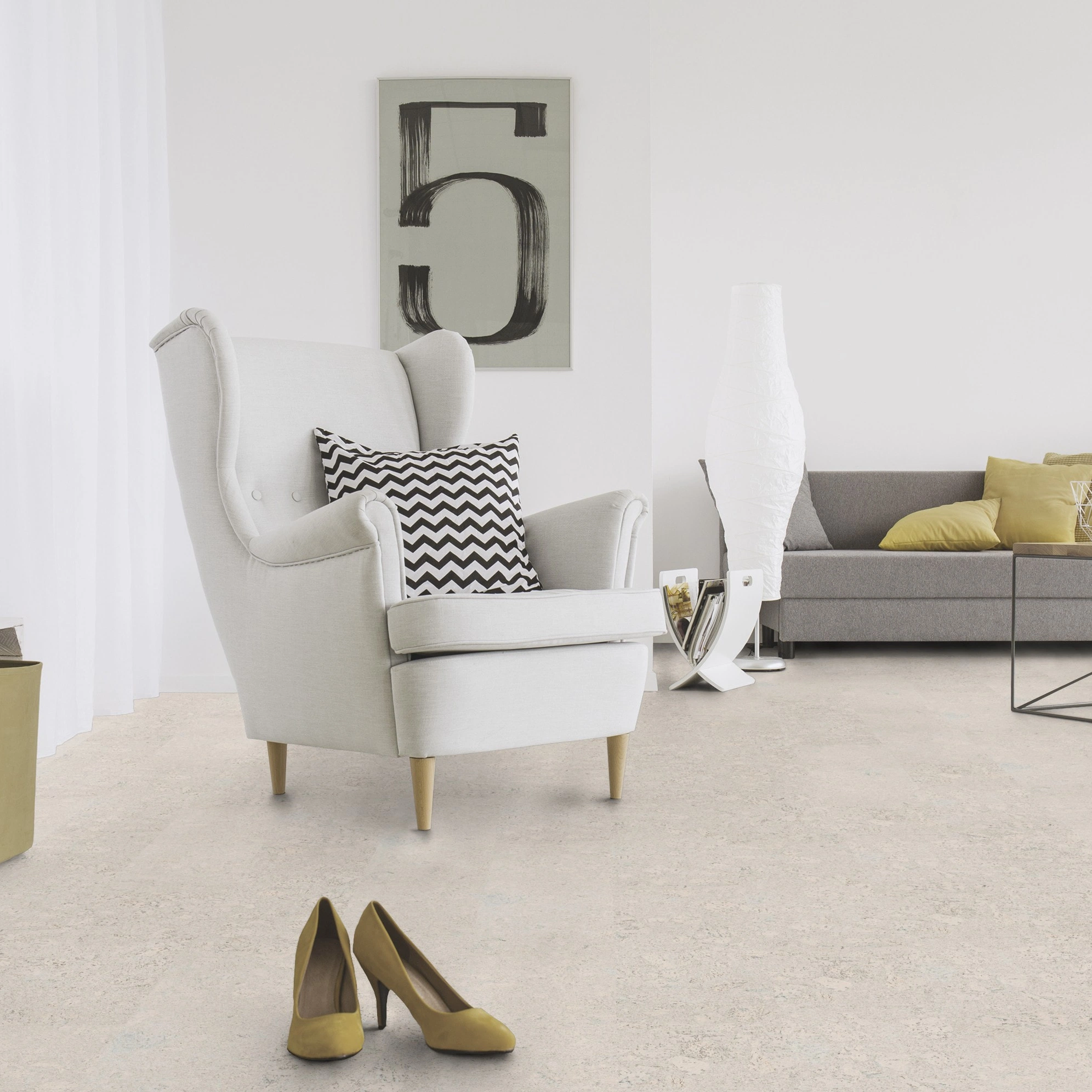 Milieubild Wohnzimmer mit Sessel und Sofa - Wicanders Wise HDF Klick-Korkboden cork Essence Personality Moonlight Milieubild Wohnzimmer mit Sessel und Sofa - Wicanders Wise 80002260