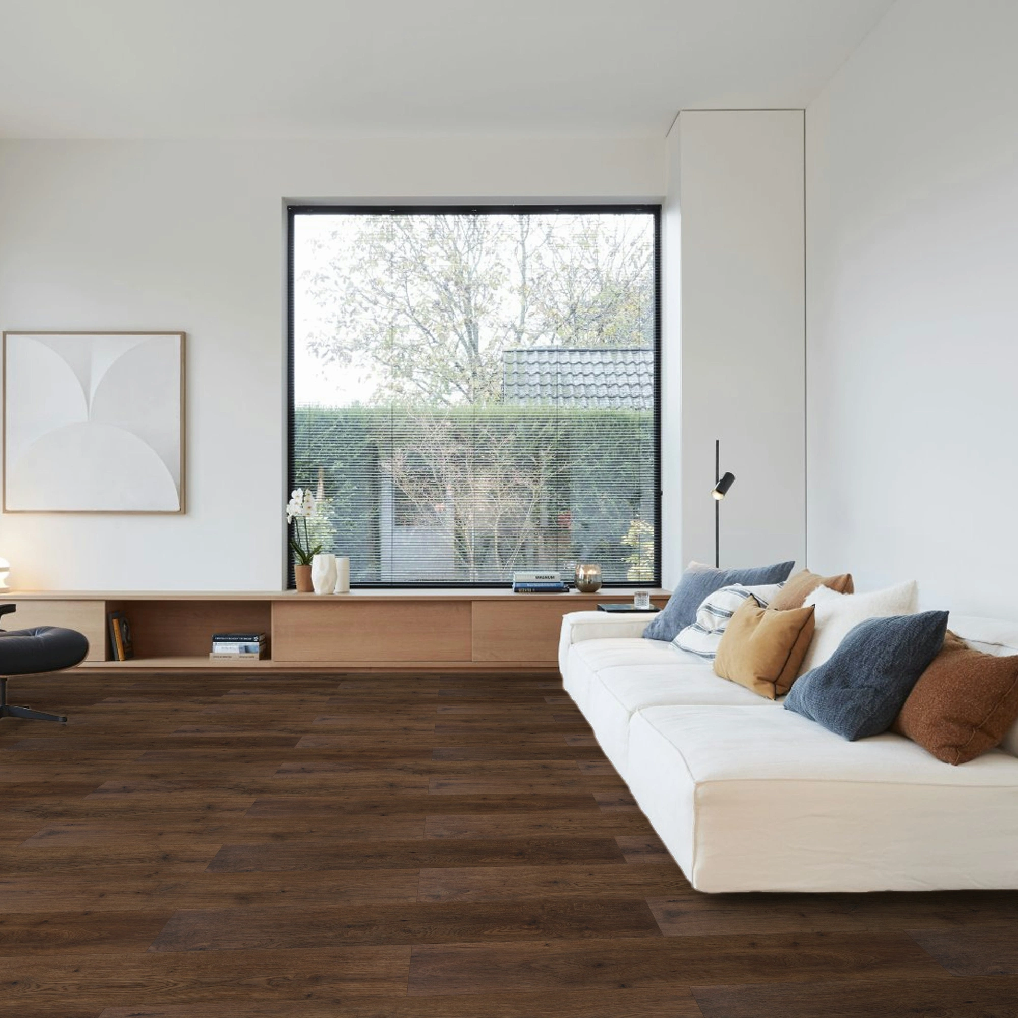 Milieubild Großräumiges Wohnzimmer mit Couch - BerryAlloc Klebe-Vinyl Zenn Gluedown 55 Palermo Milieubild Großräumiges Wohnzimmer mit Couch - BerryAlloc 60002254