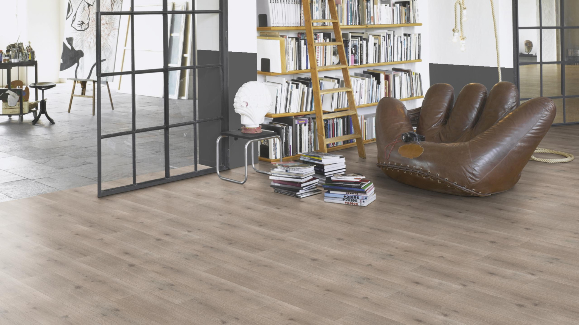Milieubild Modernes Wohnzimmer mit Atelier - Parador HDF Klick-Designboden Modular ONE Eiche Urban grau Milieubild Modernes Wohnzimmer mit Atelier - Parador 1730771