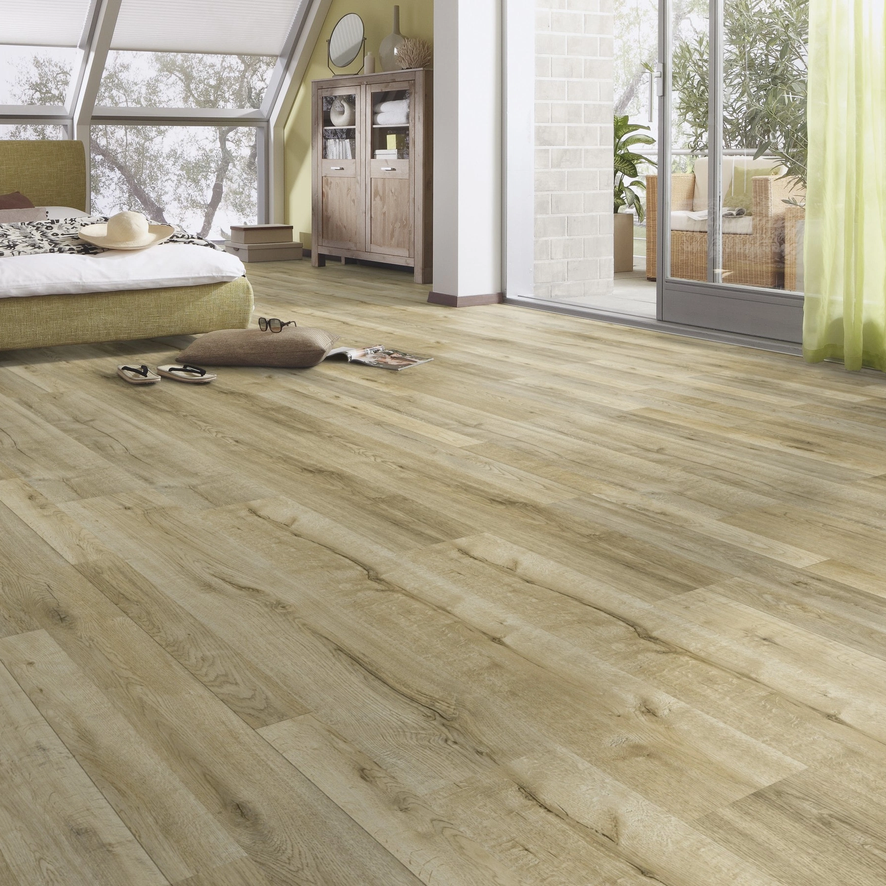 Milieubild Schlafzimmer im modernen Dachgeschoss - MEISTER Laminat LD 55 Eiche Bayfield Milieubild Schlafzimmer im modernen Dachgeschoss - MEISTER 600015-1288198-06679