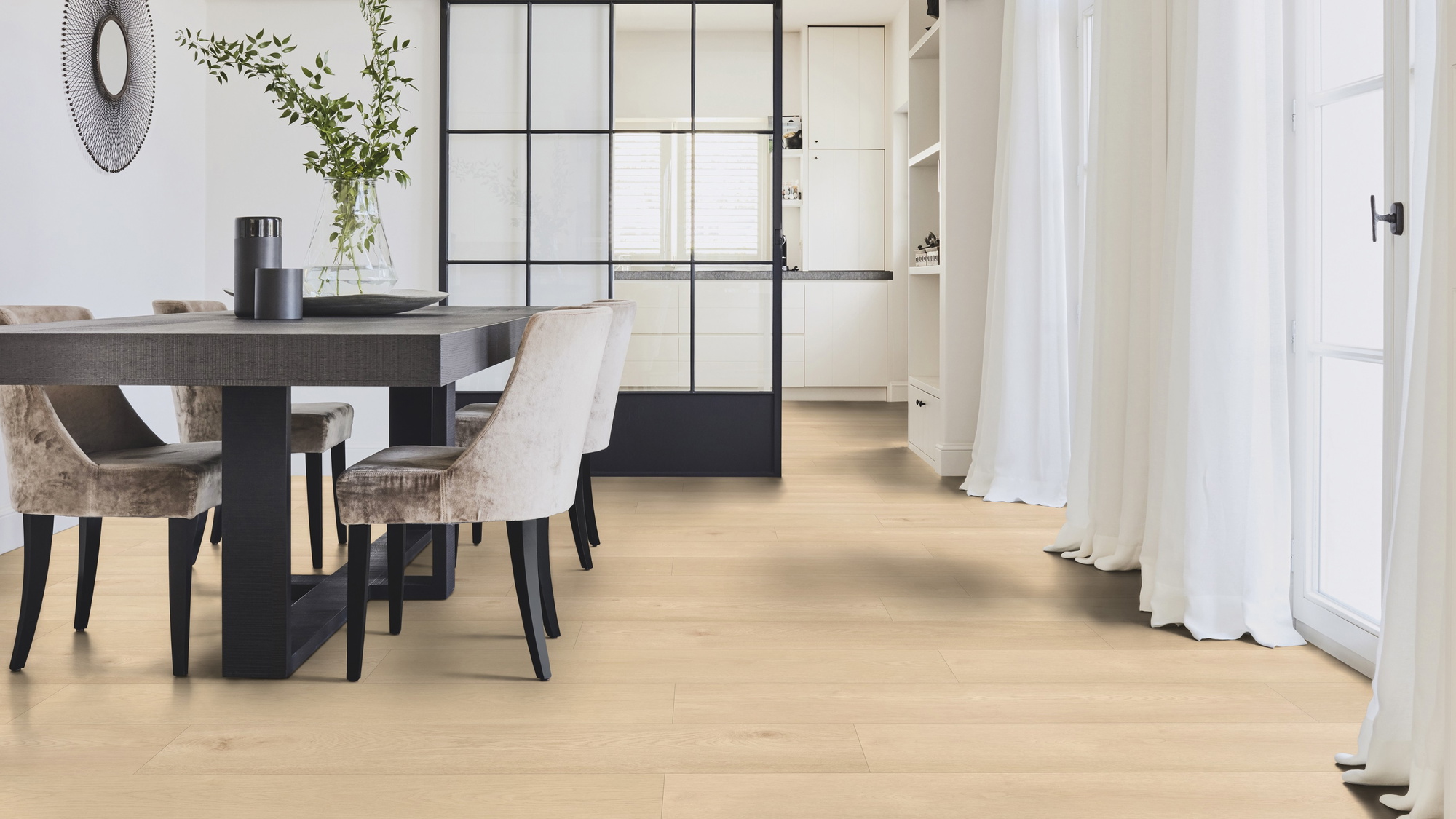 Milieubild Modernes Esszimmer mit Glas-Schiebetür - Tarkett 260023005