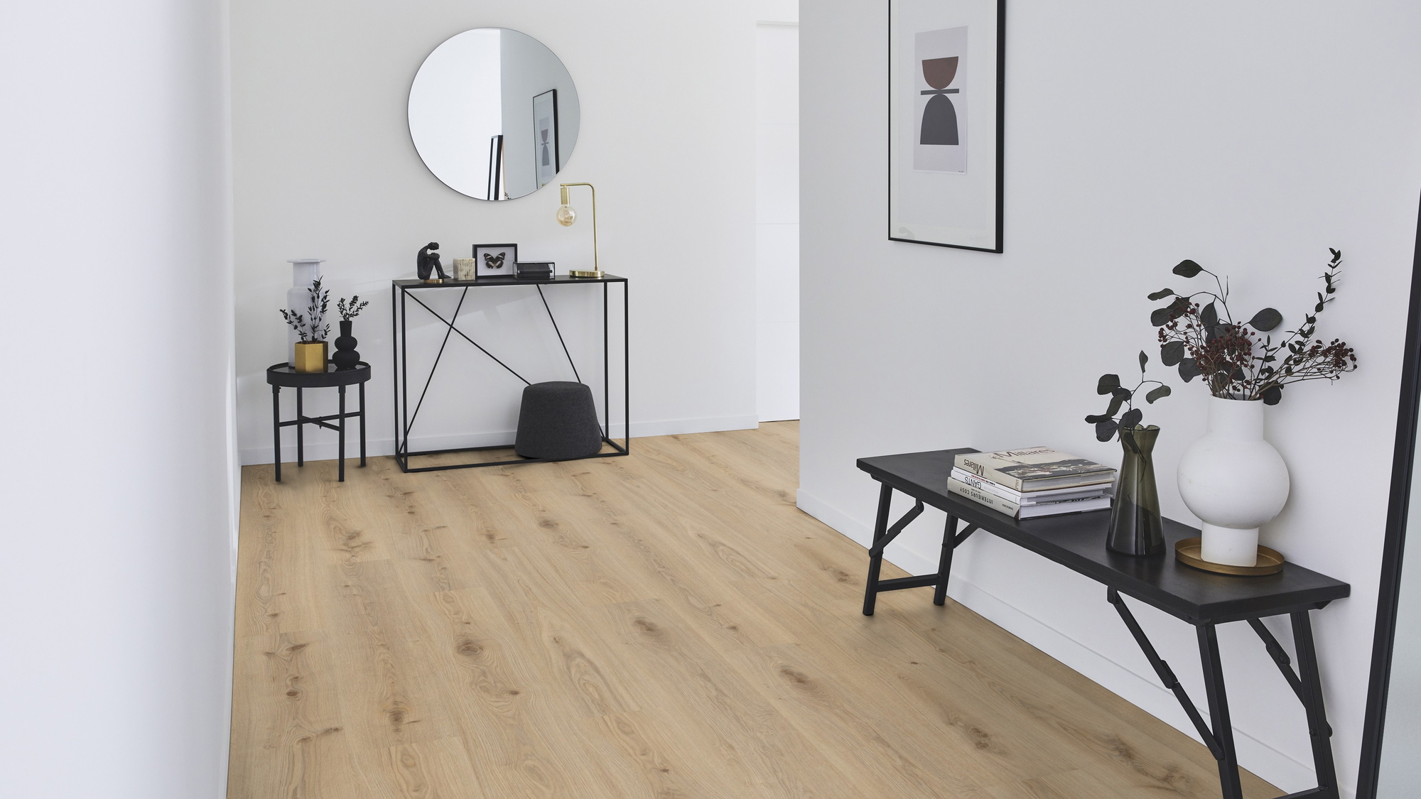 Milieubild Flur mit Sideboard und Spiegel - Tarkett Rigid Klick-Vinyl Essence Rigid 55 Primary Oak Natural Milieubild Flur mit Sideboard und Spiegel - Tarkett 260030004