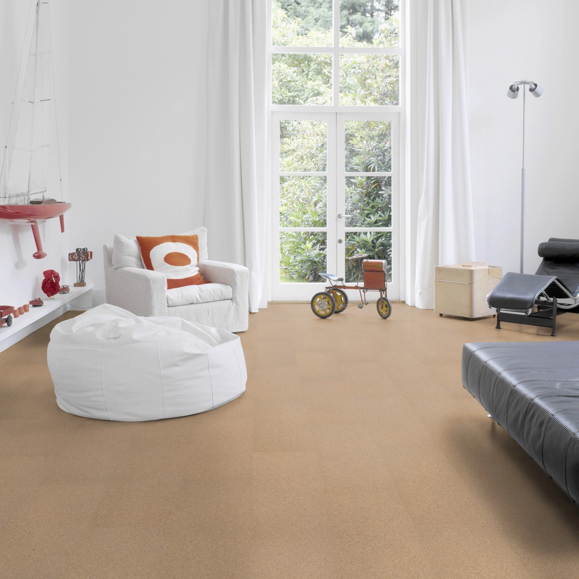 Milieubild Altbau-Wohnzimmer mit Kamin - Wicanders Wise HDF Klick-Korkboden cork Go Sand Milieubild Altbau-Wohnzimmer mit Kamin - Wicanders Wise 80002133