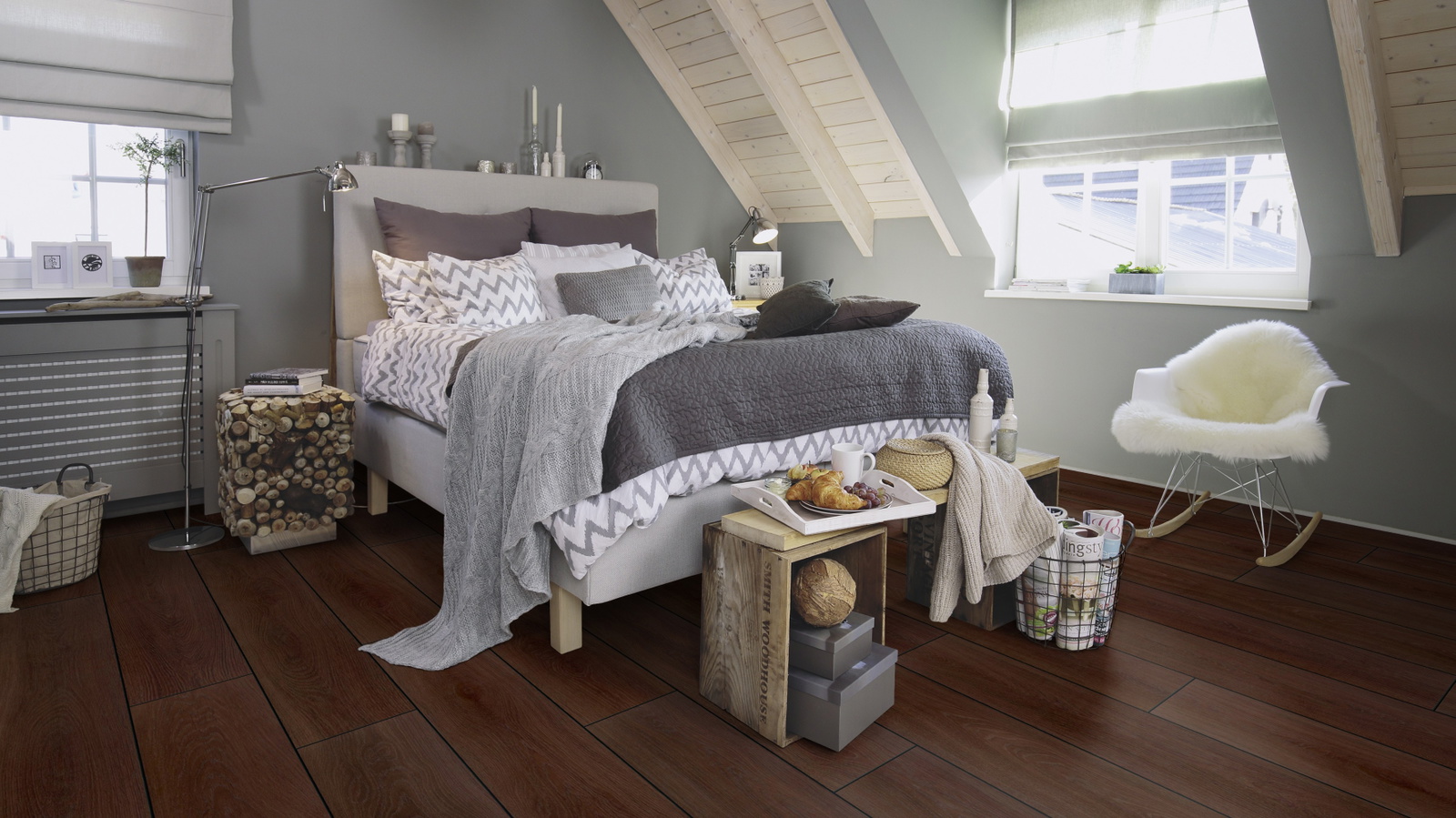 Milieubild Schlafzimmer im modernen Dachgeschoss - wineo PL307R