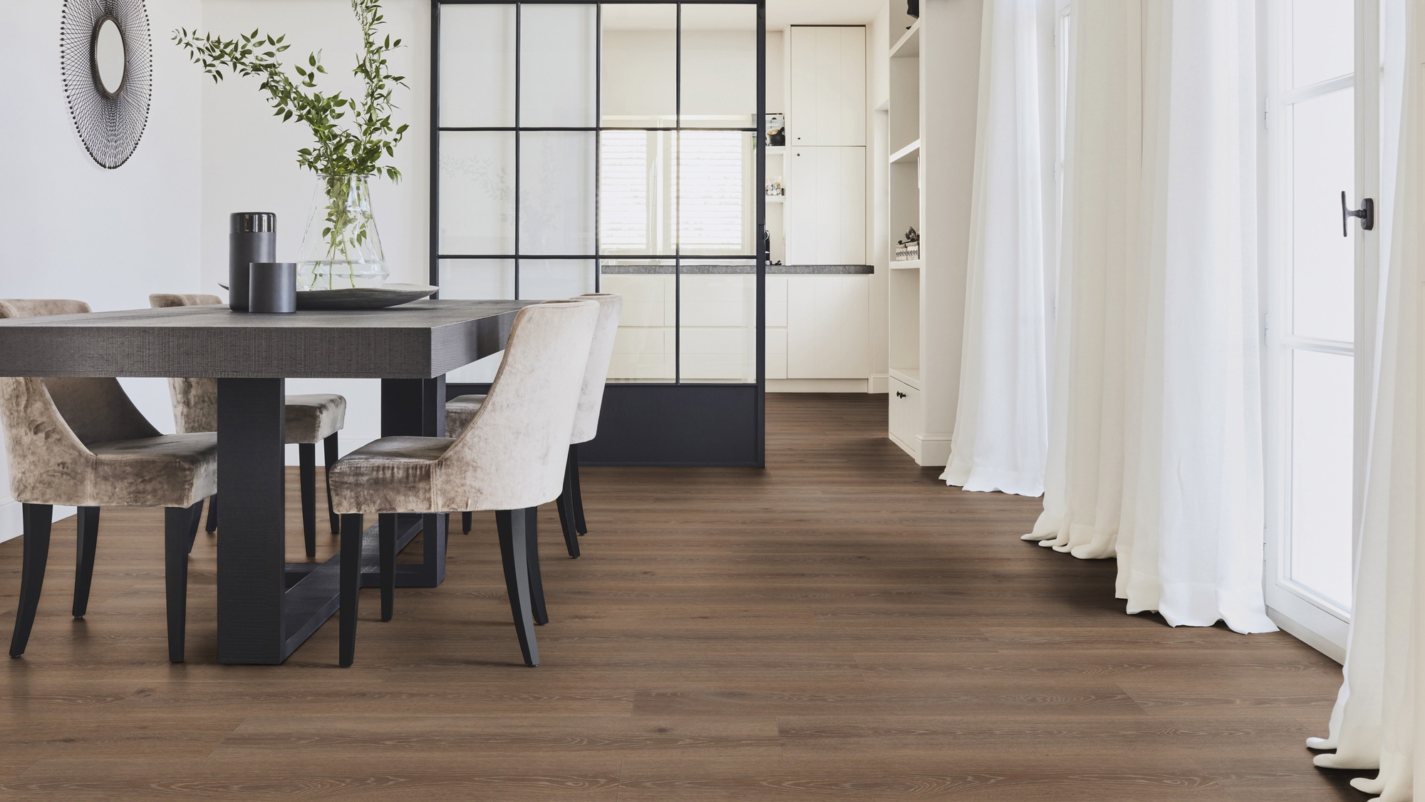 Milieubild Modernes Esszimmer mit Glas-Schiebetür - Tarkett 260053009