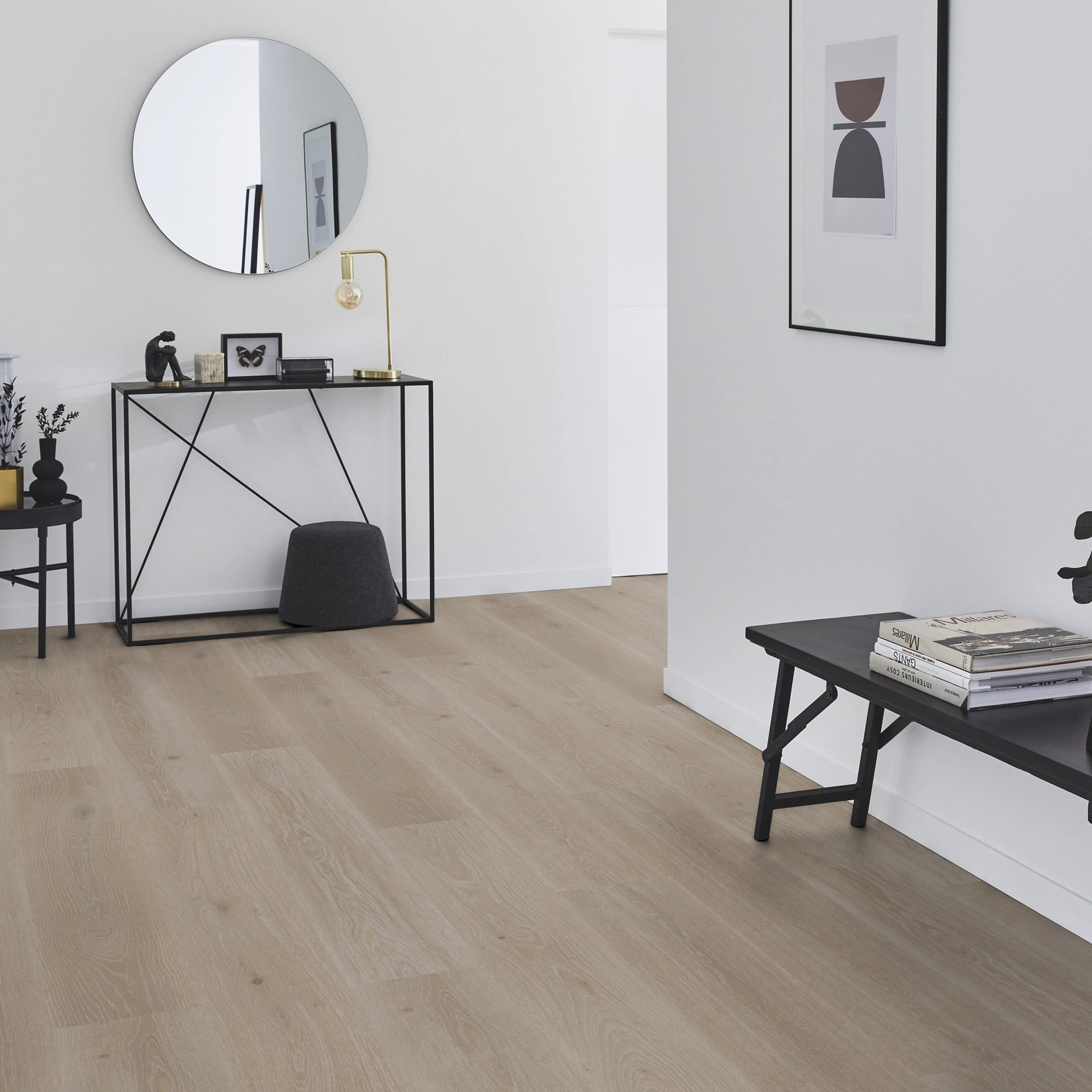 Milieubild Flur mit Sideboard und Spiegel - Tarkett Klebe-Vinyl Essence 55 Tribe Oak Grey Milieubild Flur mit Sideboard und Spiegel - Tarkett 260053008