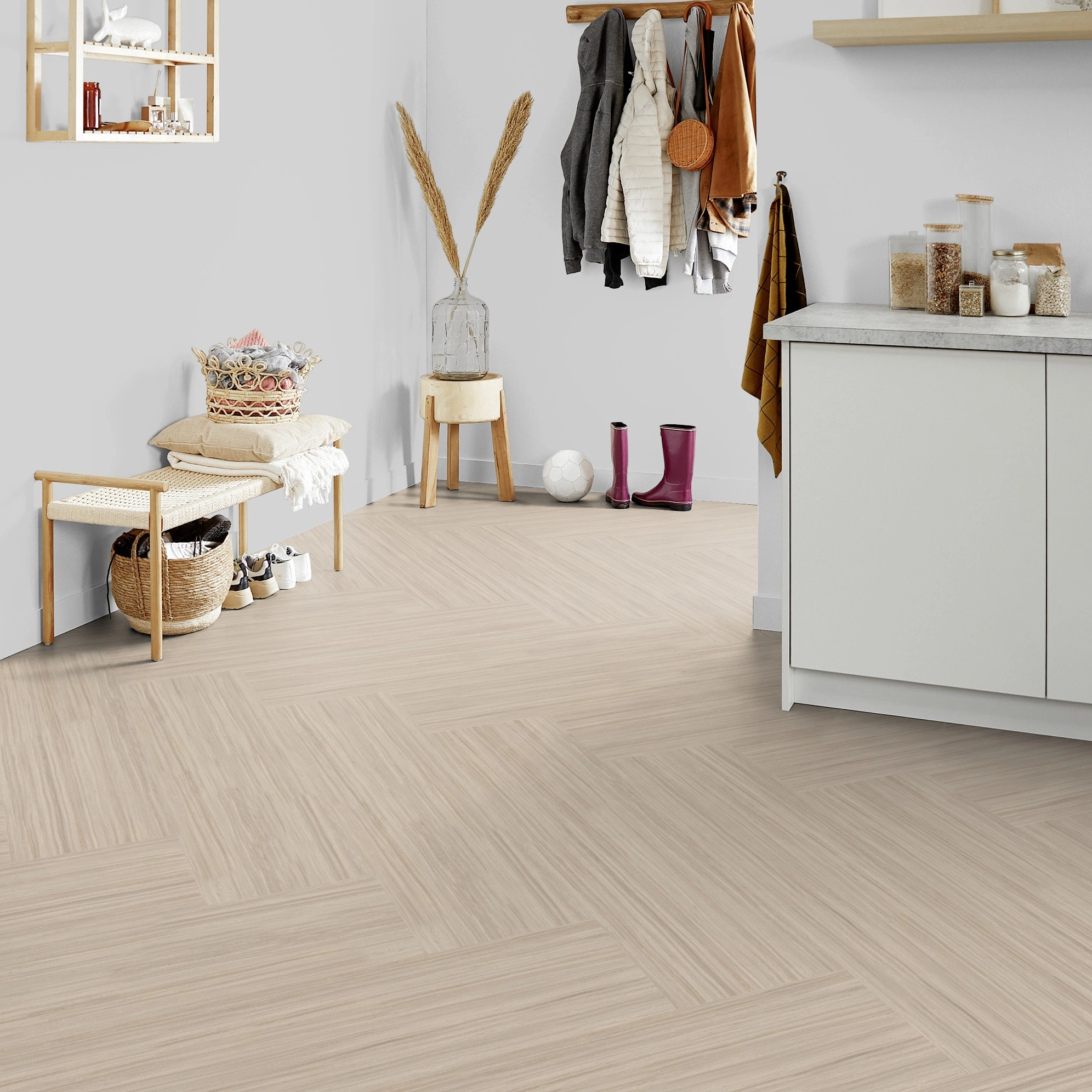 Milieubild Kompakte Küchenzeile im offenen Wohnbereich - Forbo Flooring Klebe-Bioboden Modular Lines Rocky Ice Milieubild Kompakte Küchenzeile im offenen Wohnbereich - Forbo Flooring 168299