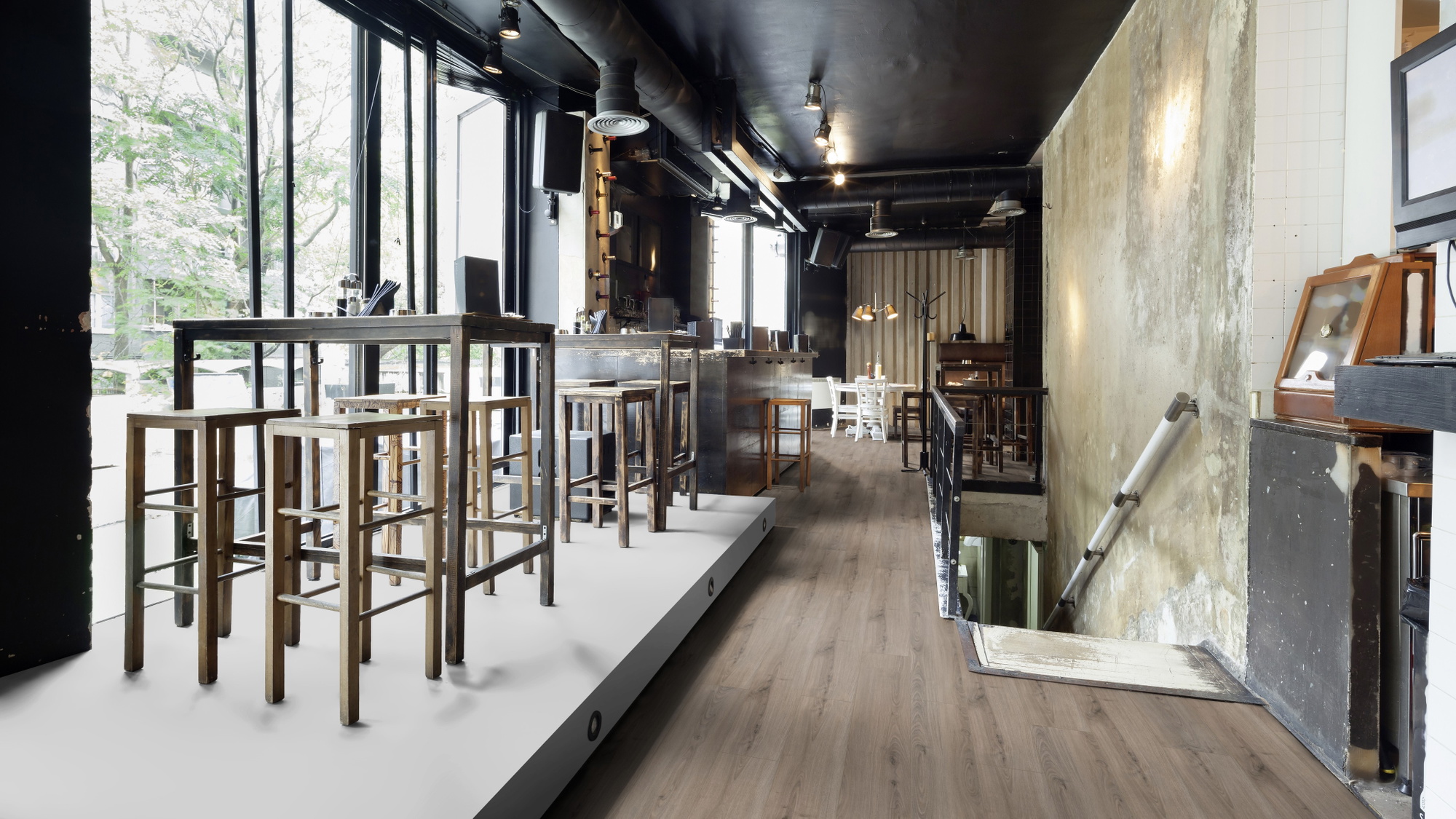 Milieubild Restaurant - Bar mit Tischen und Hockern - wineo PL084R