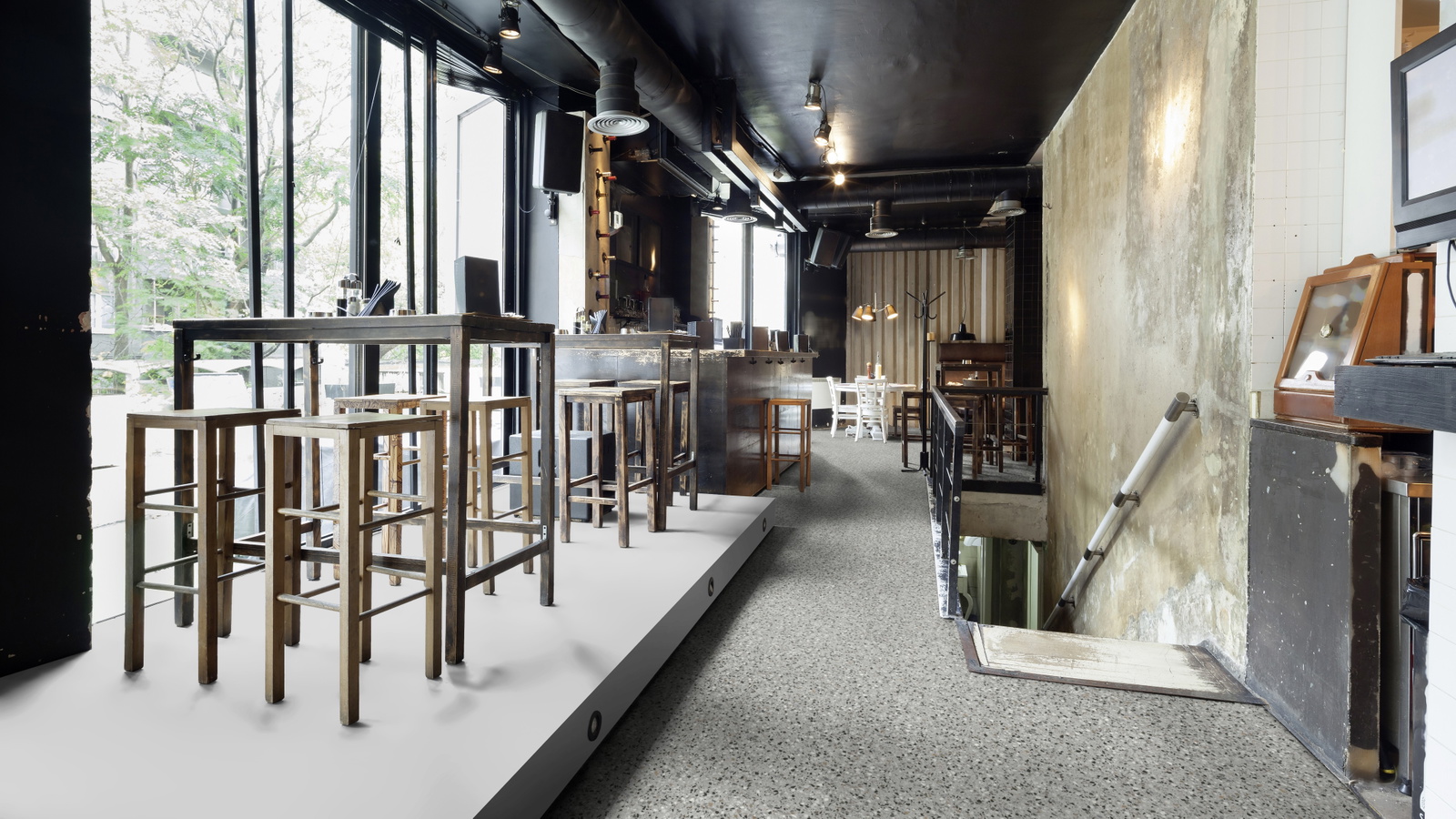 Milieubild Restaurant - Bar mit Tischen und Hockern - wineo PL15413SXL