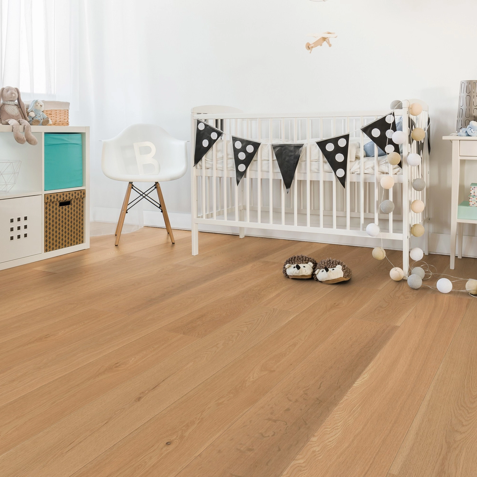 Milieubild Kinderzimmer mit weißer Krippe - Wicanders Wise Parkett Manor House Jersey Milieubild Kinderzimmer mit weißer Krippe - Wicanders Wise 82000286