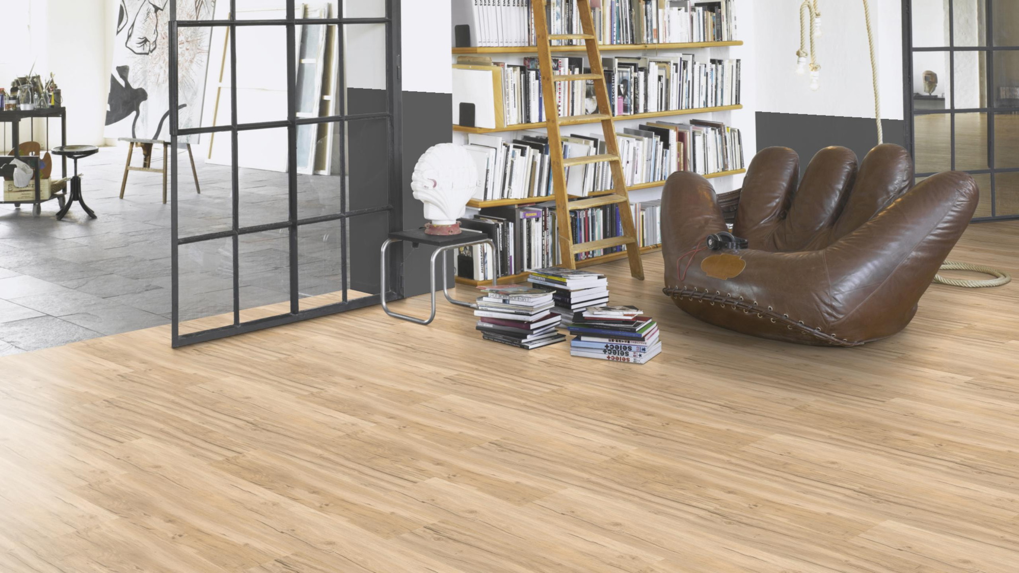 Milieubild Modernes Wohnzimmer mit Atelier - Parador HDF Klick-Vinyl Basic 30 Eiche Memory geschliffen Milieubild Modernes Wohnzimmer mit Atelier - Parador 1730621