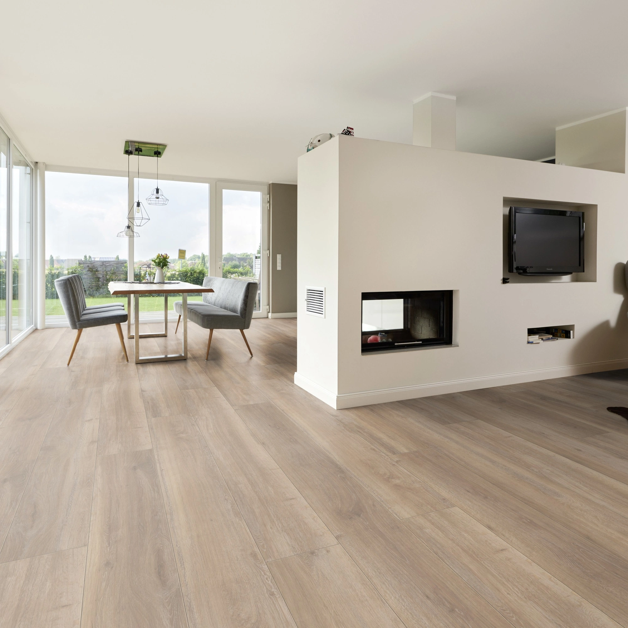 Milieubild Wohnzimmer mit Essbereich und Kamin - ter Hürne Laminat Grand Edition Eiche Candy Shop Milieubild Wohnzimmer mit Essbereich und Kamin - ter Hürne 1101021829